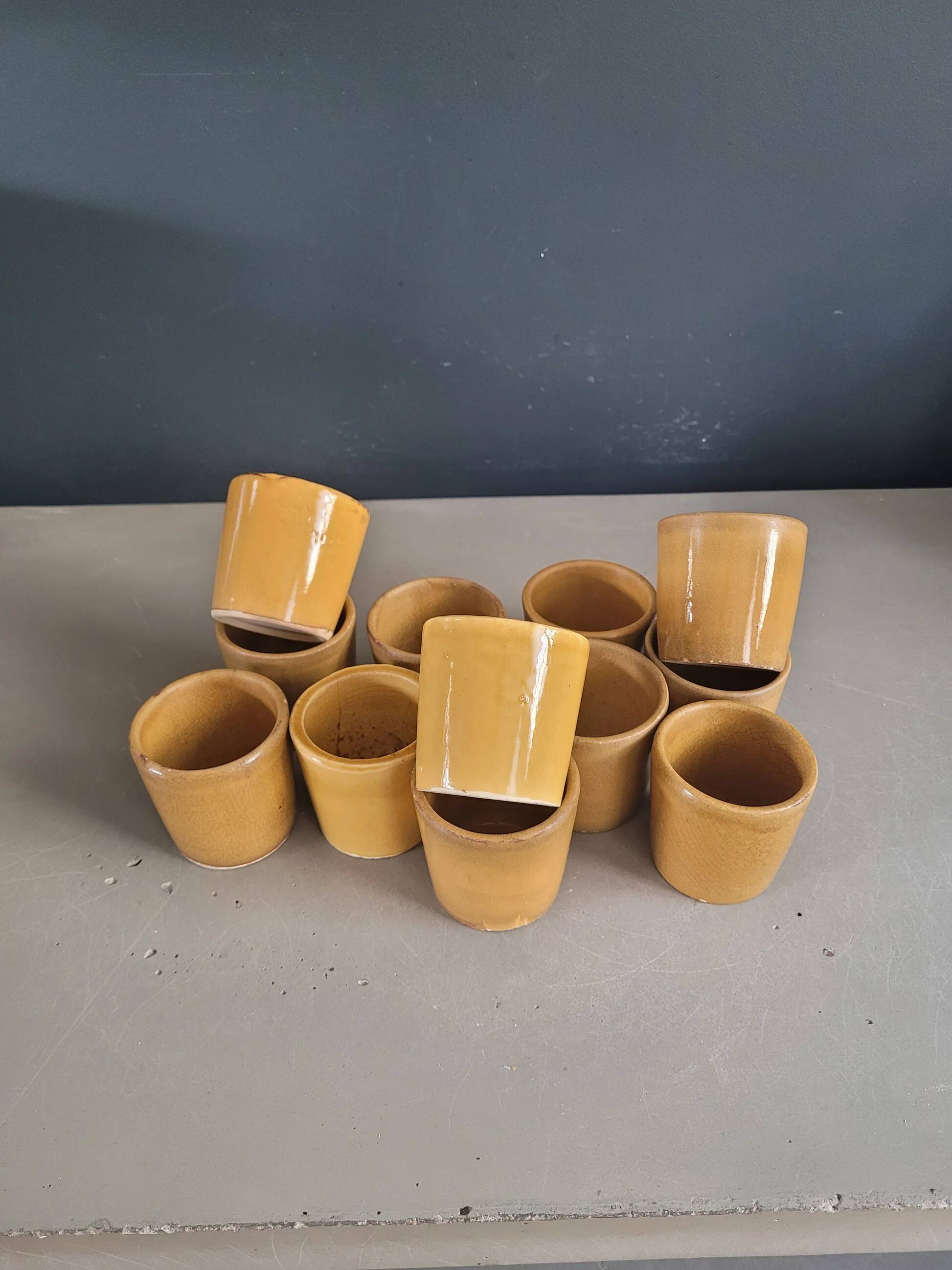 Set of 12 mustard ceramic cups