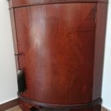 Corner cabinet