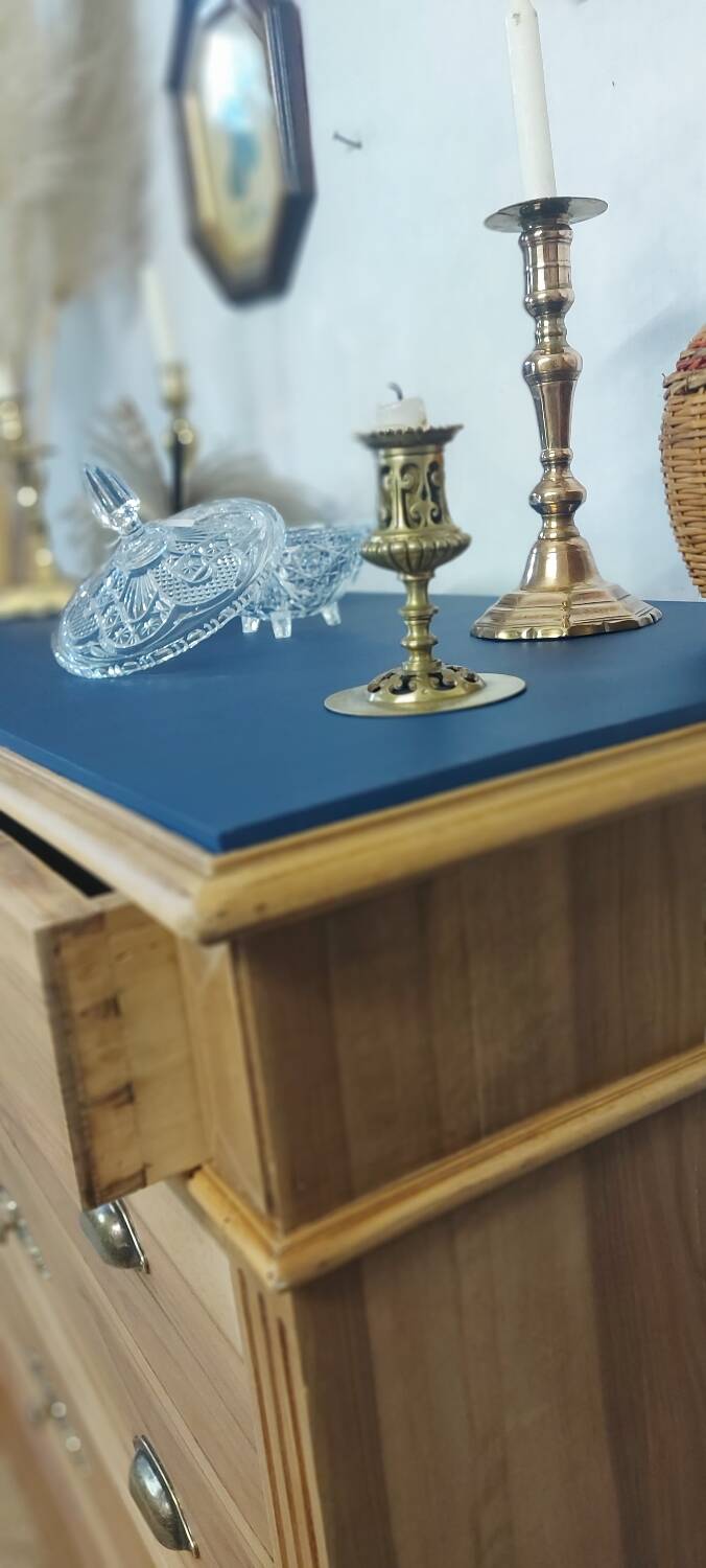 Old chest of drawers