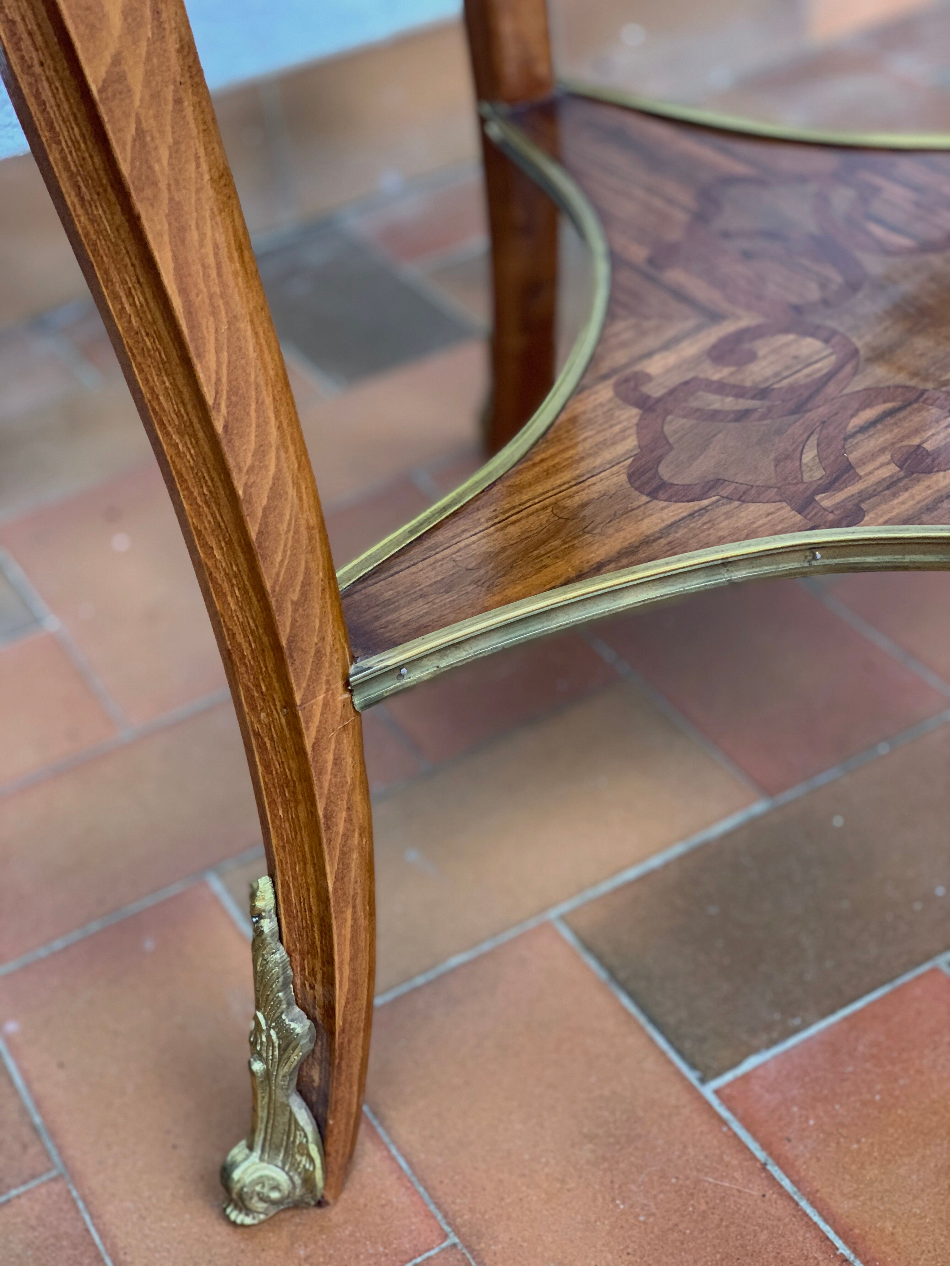 Round side table in rosewood marquetry