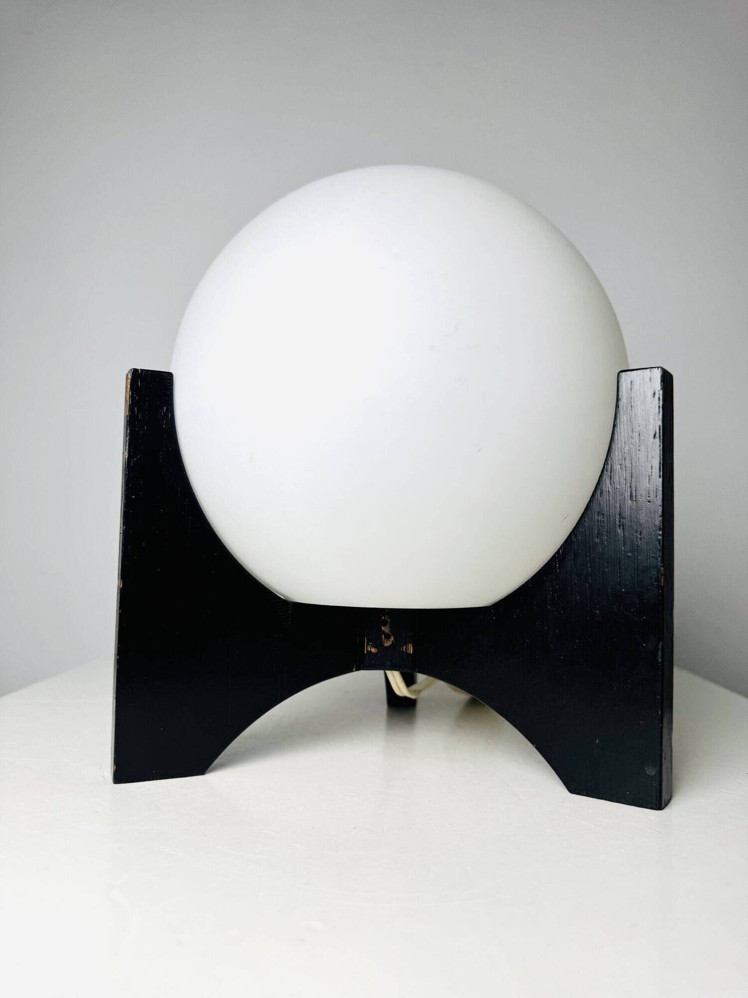 D-2022 Hokusai Table Lamp In Wenge Wood By Raak Amsterdam, The Netherlands 1960S