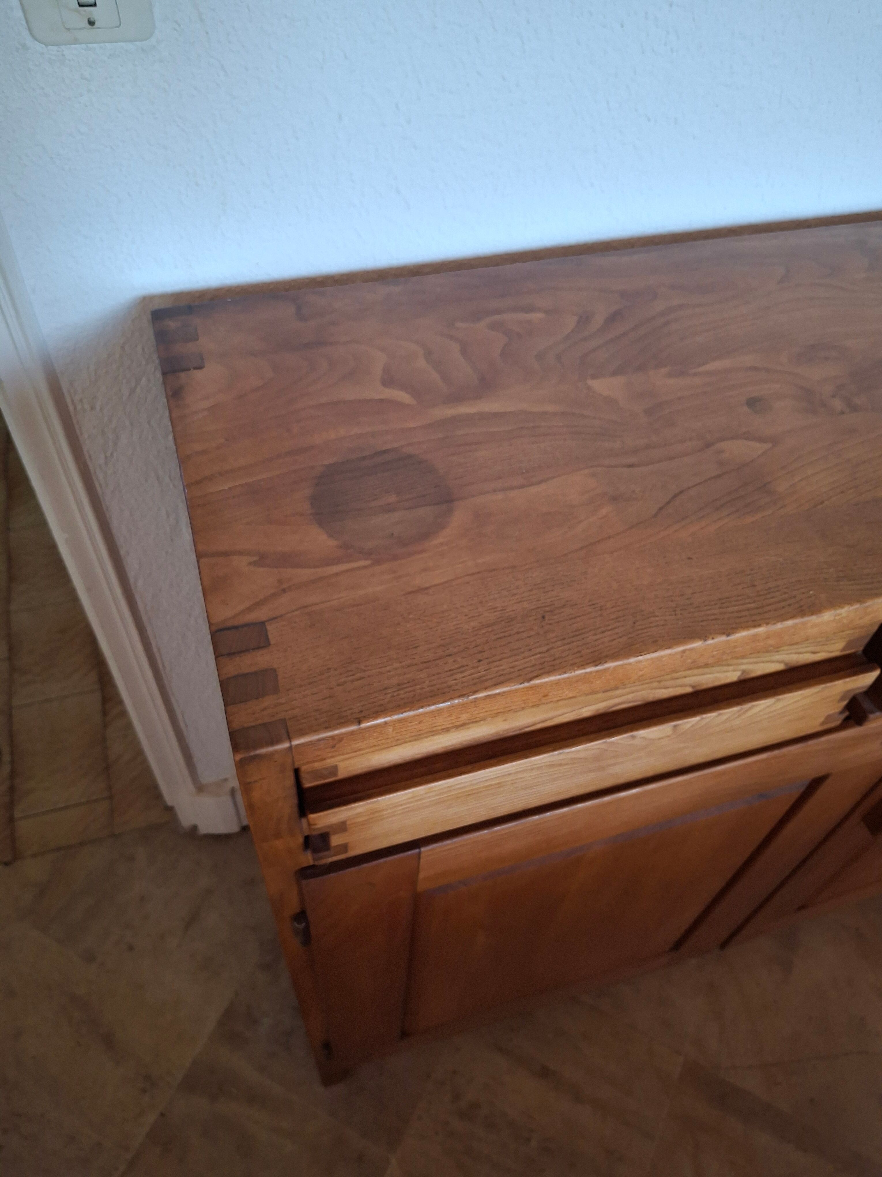Buffet in solid elm