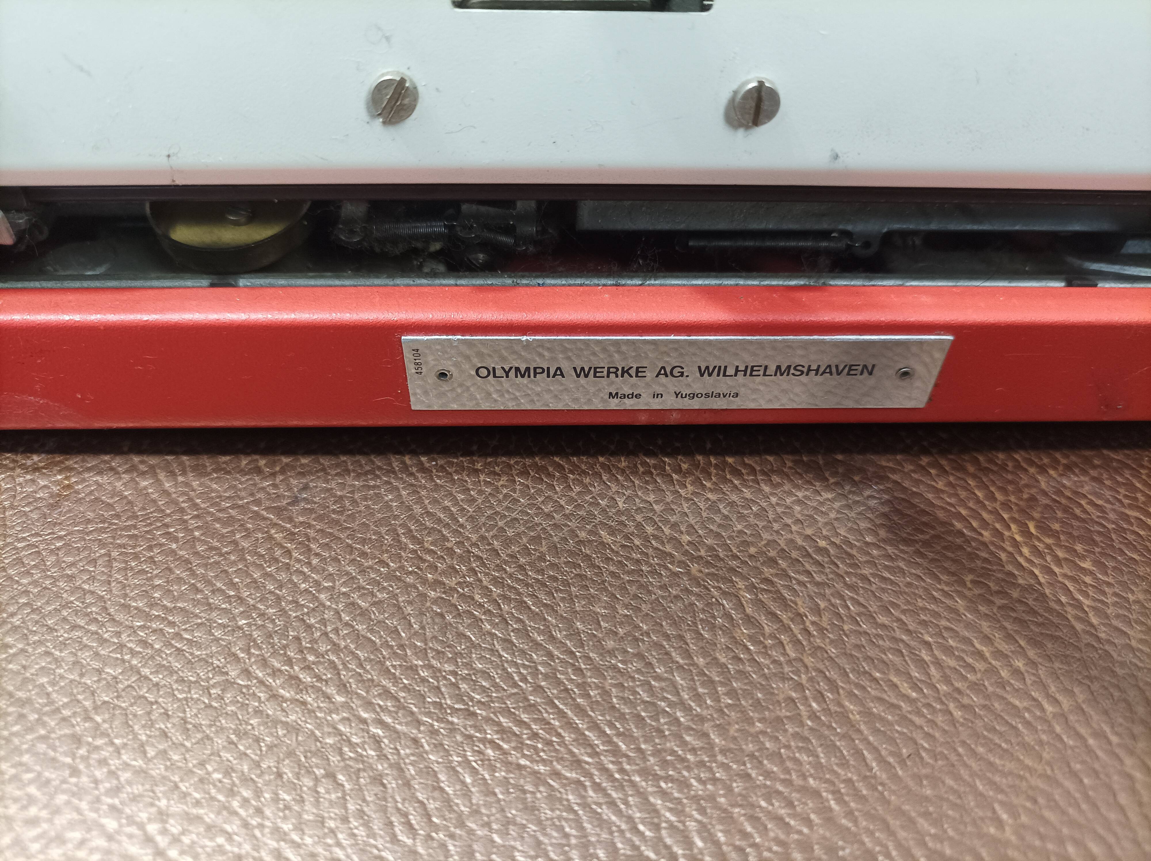 Olympia Traveller Deluxe Typewriter Vermilion Red (rare)