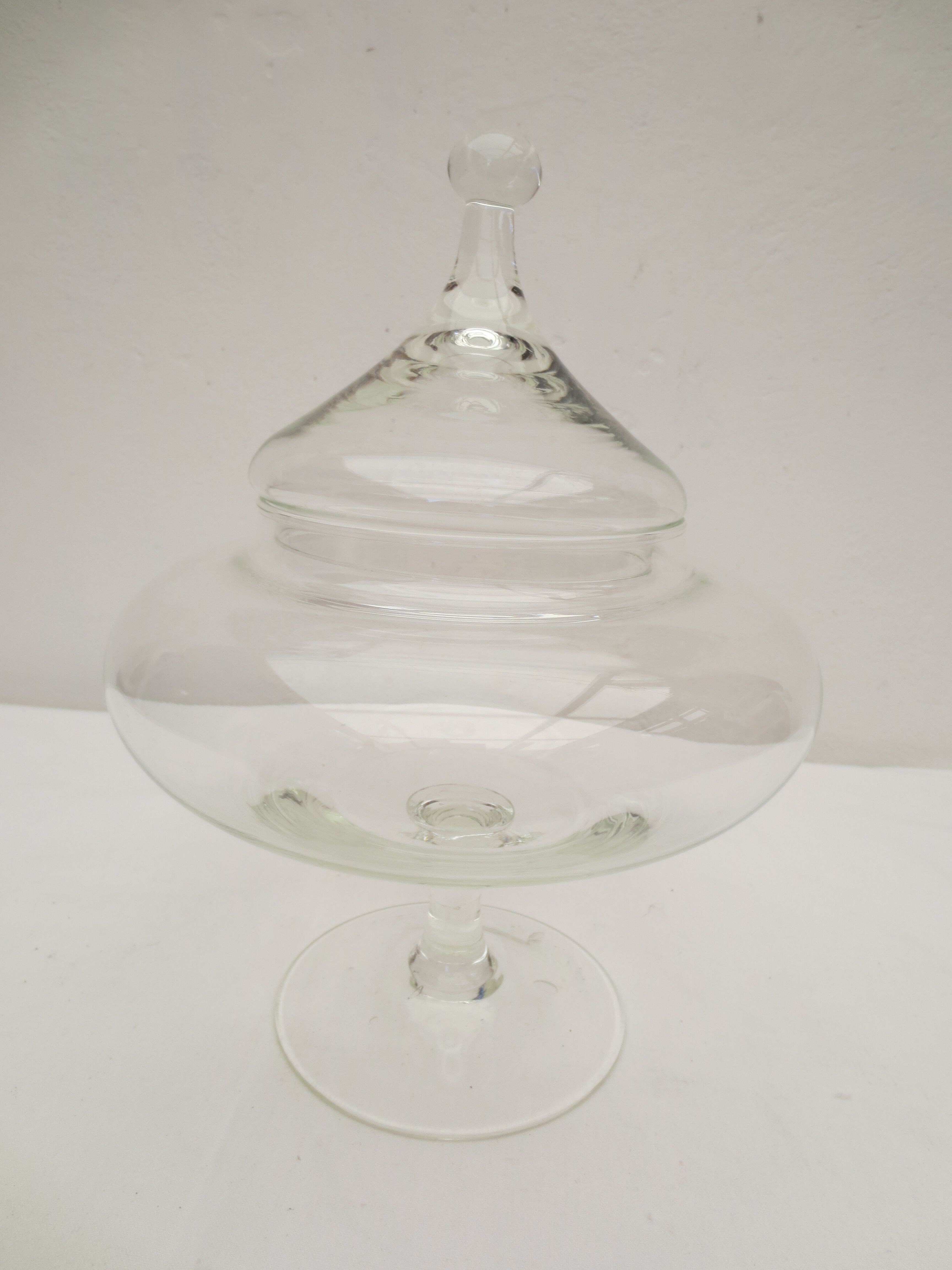 adorable standing candy maker with transparent glass lid