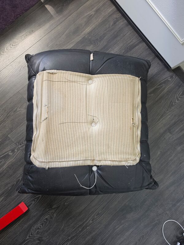 Togo Ligne Roset - Pouf en cuir noir