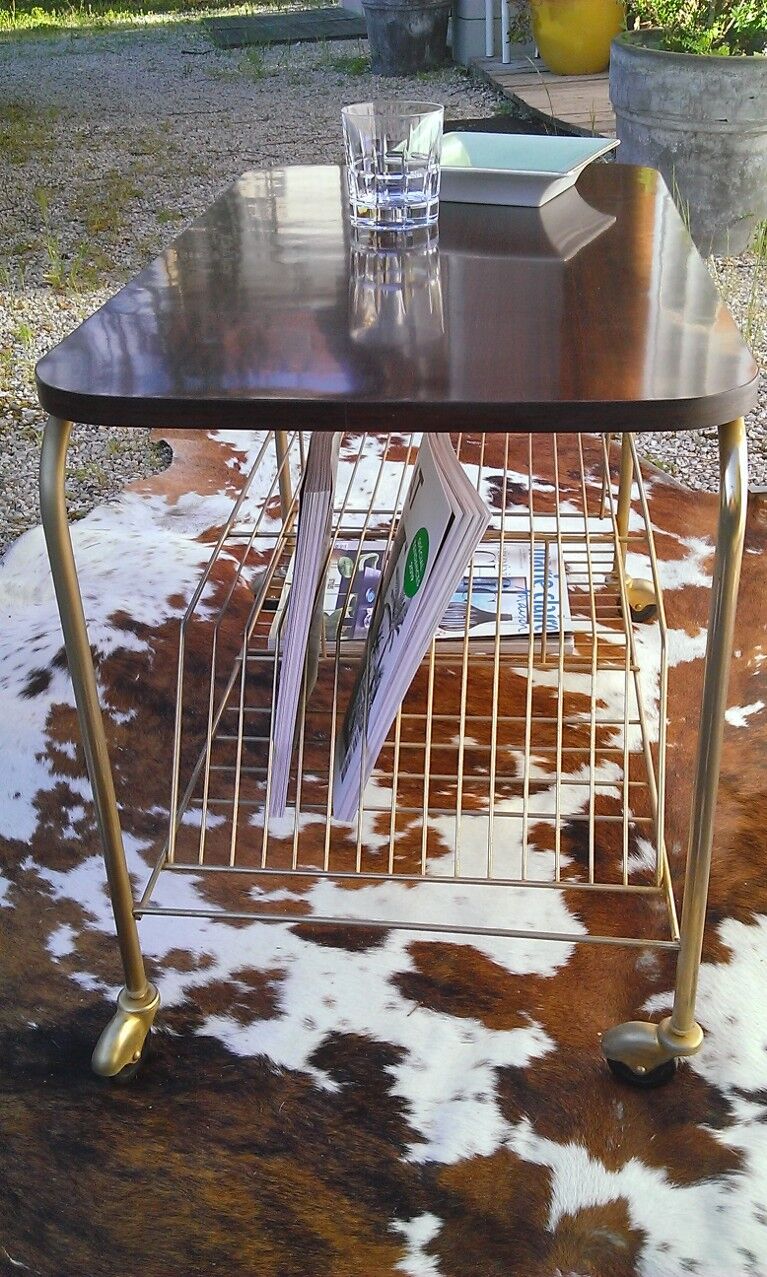 Coffee table with magazine rack