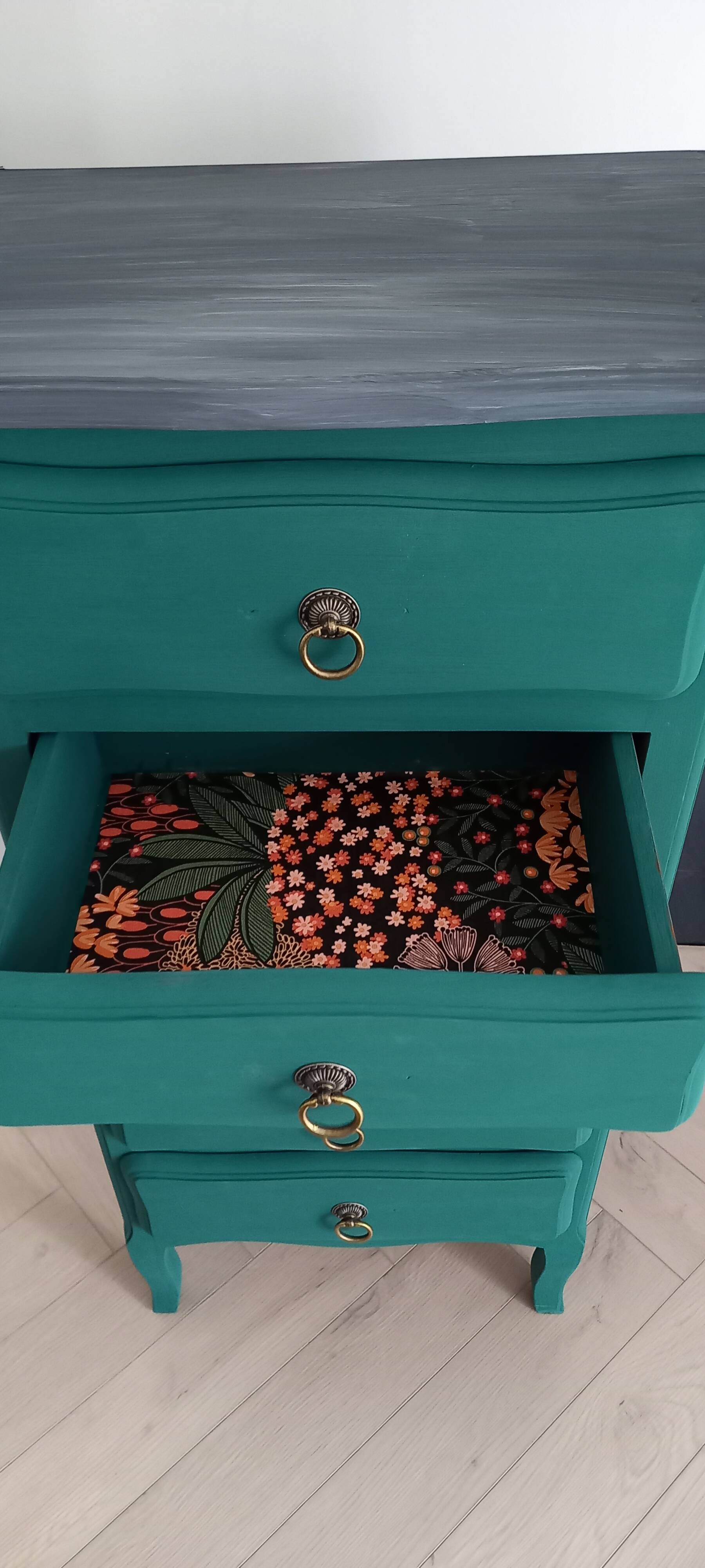 Antique chest of drawers