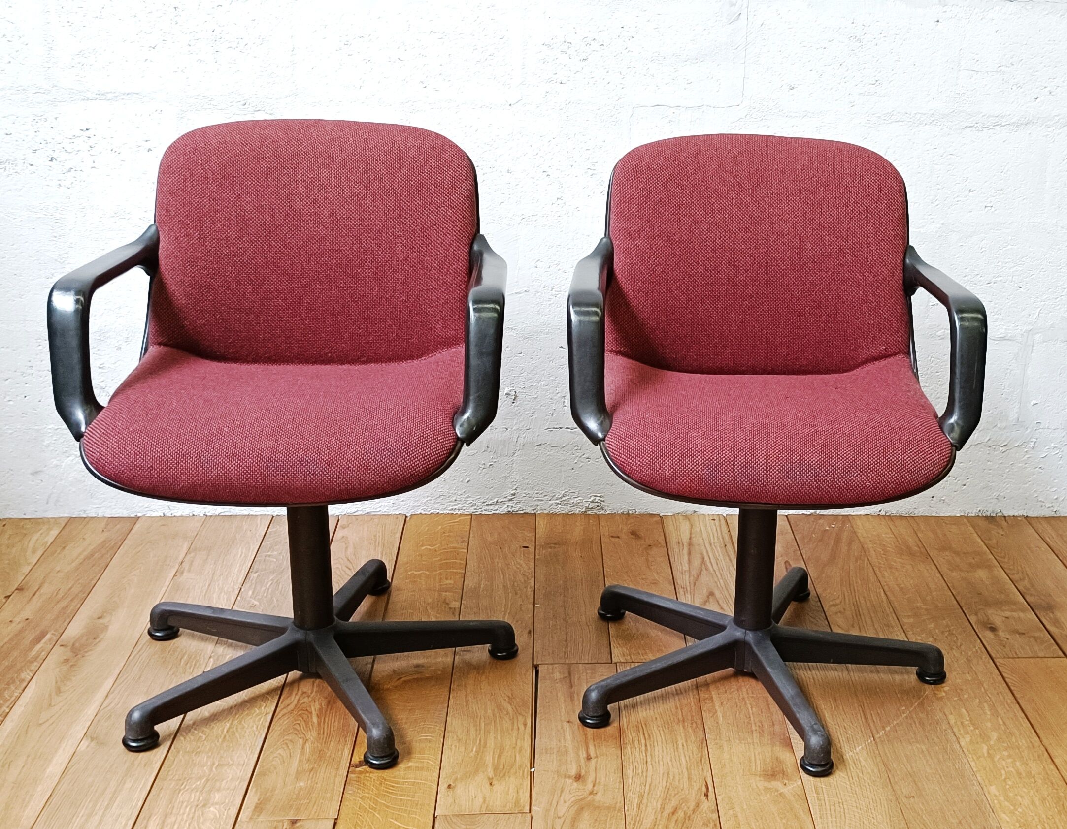 Comforto Armchair, International Furniture