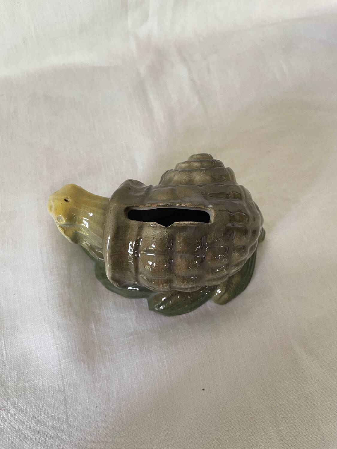 Ancienne tirelire escargot en barbotine