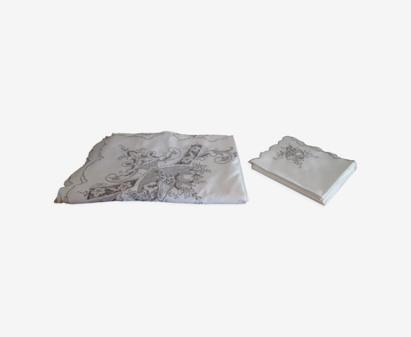 Ensemble nappe et 8 serviettes brodées 250 x 170 cm
