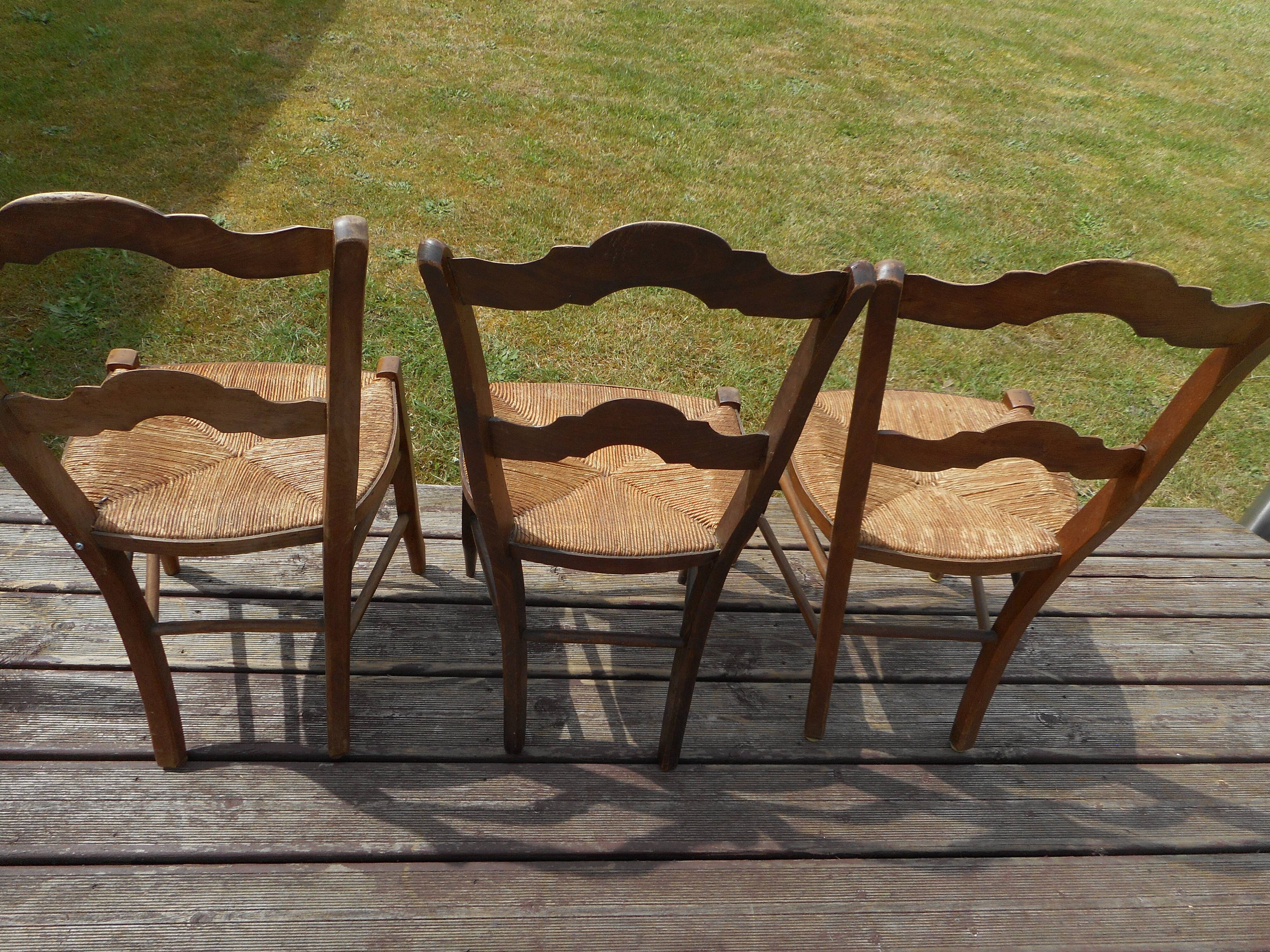 Set of 5 antique wooden chairs with straw seats
