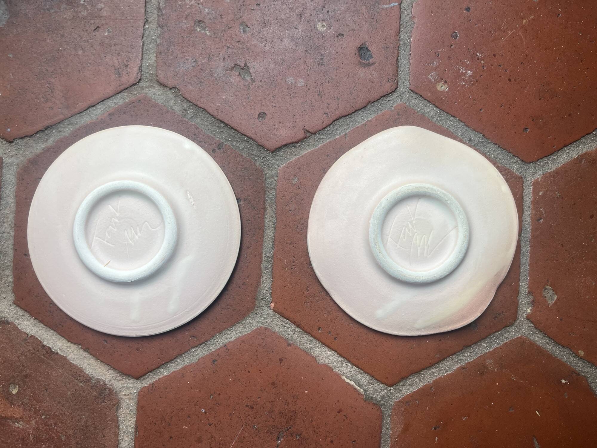 2 small Vallauris plates signed by Fonck and Mateo.