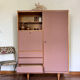 Armoire penderie & commode vieux rose et bois