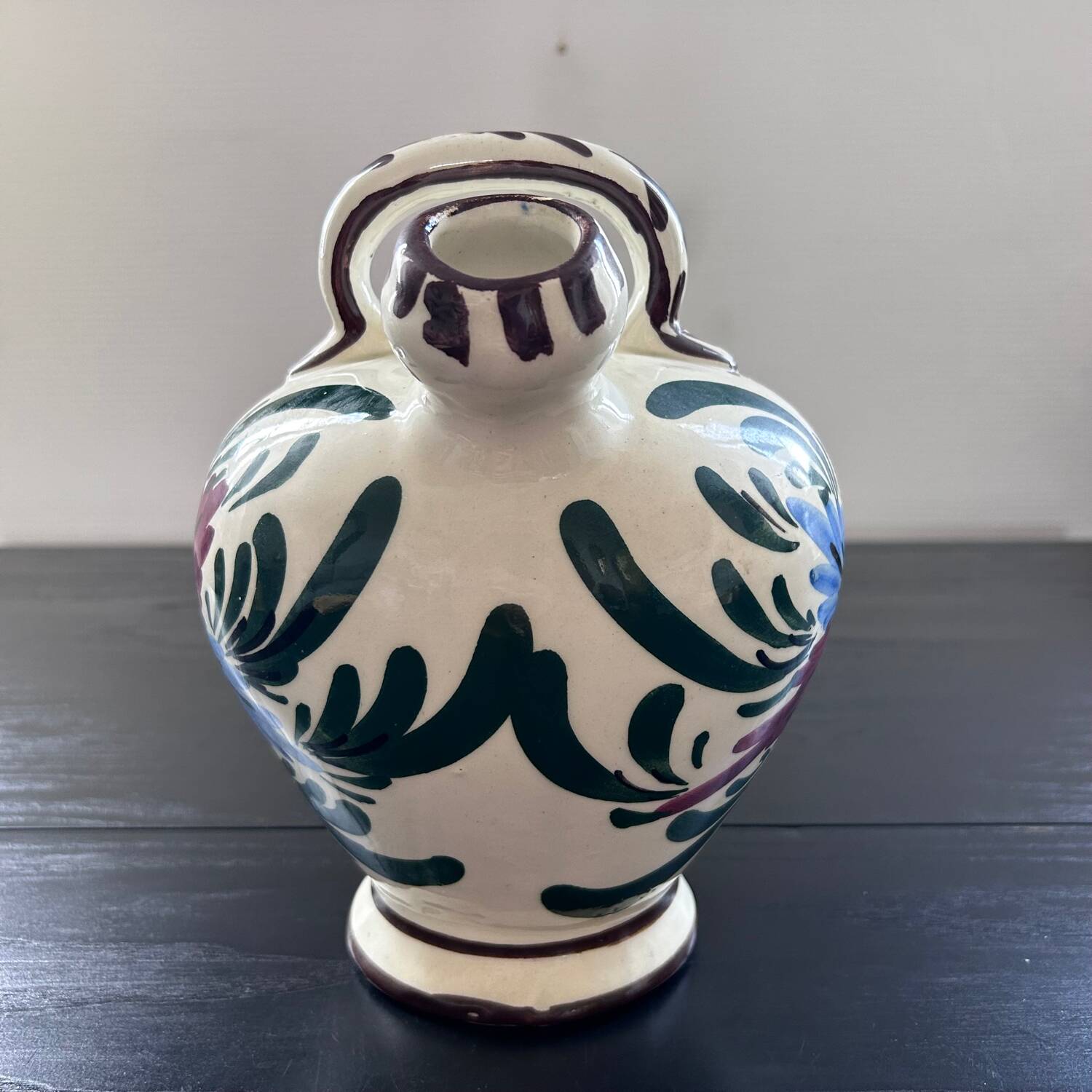 Water bottle with floral decoration