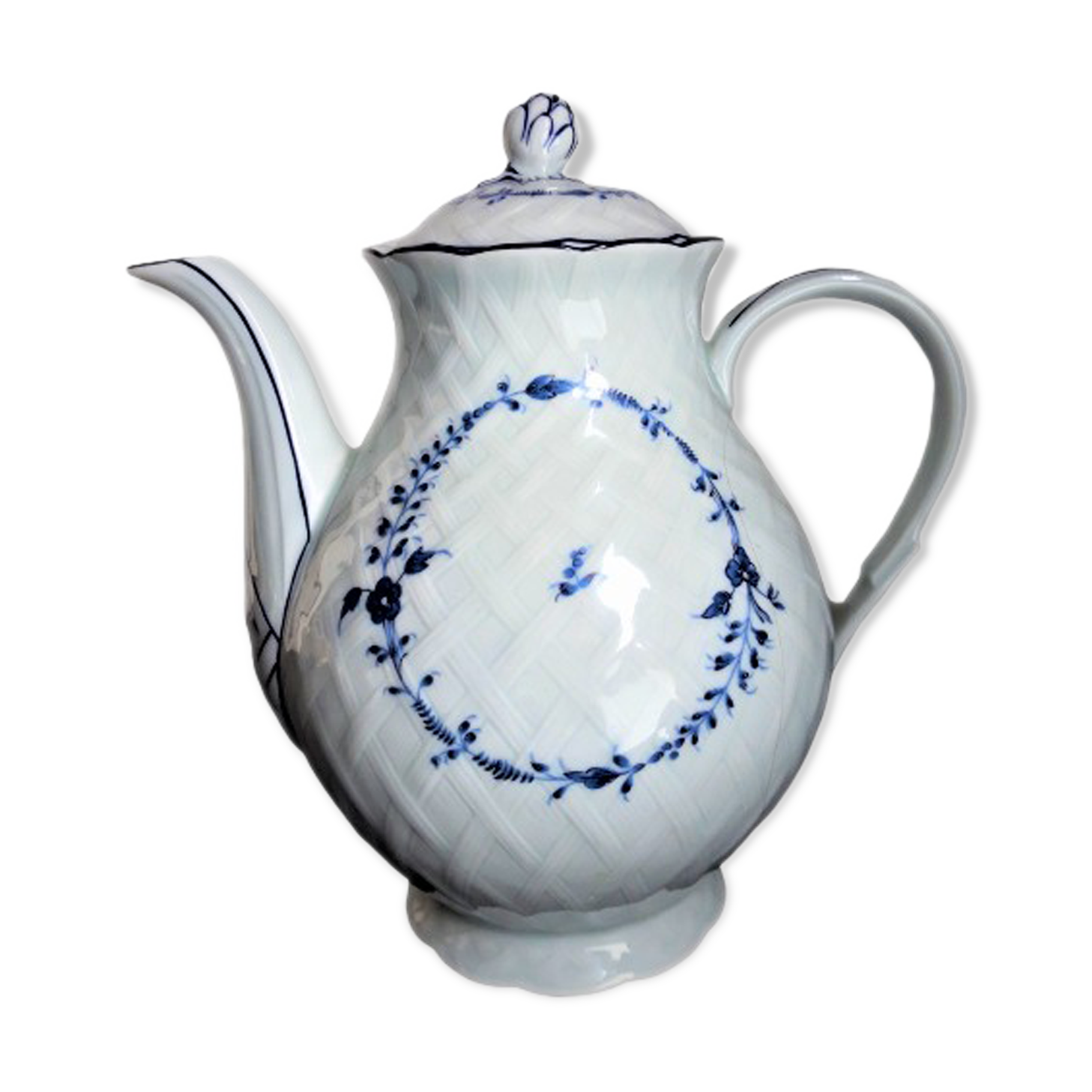 Tea pot/porcelain coffee Limoges L.Bernardeaud -co ,hortense"