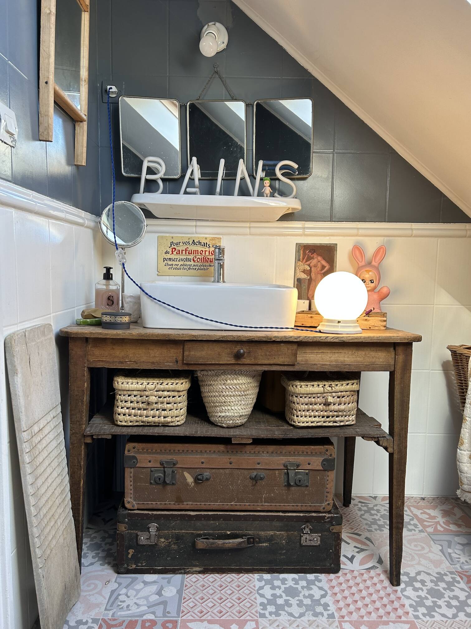 Opaline and porcelain lamp