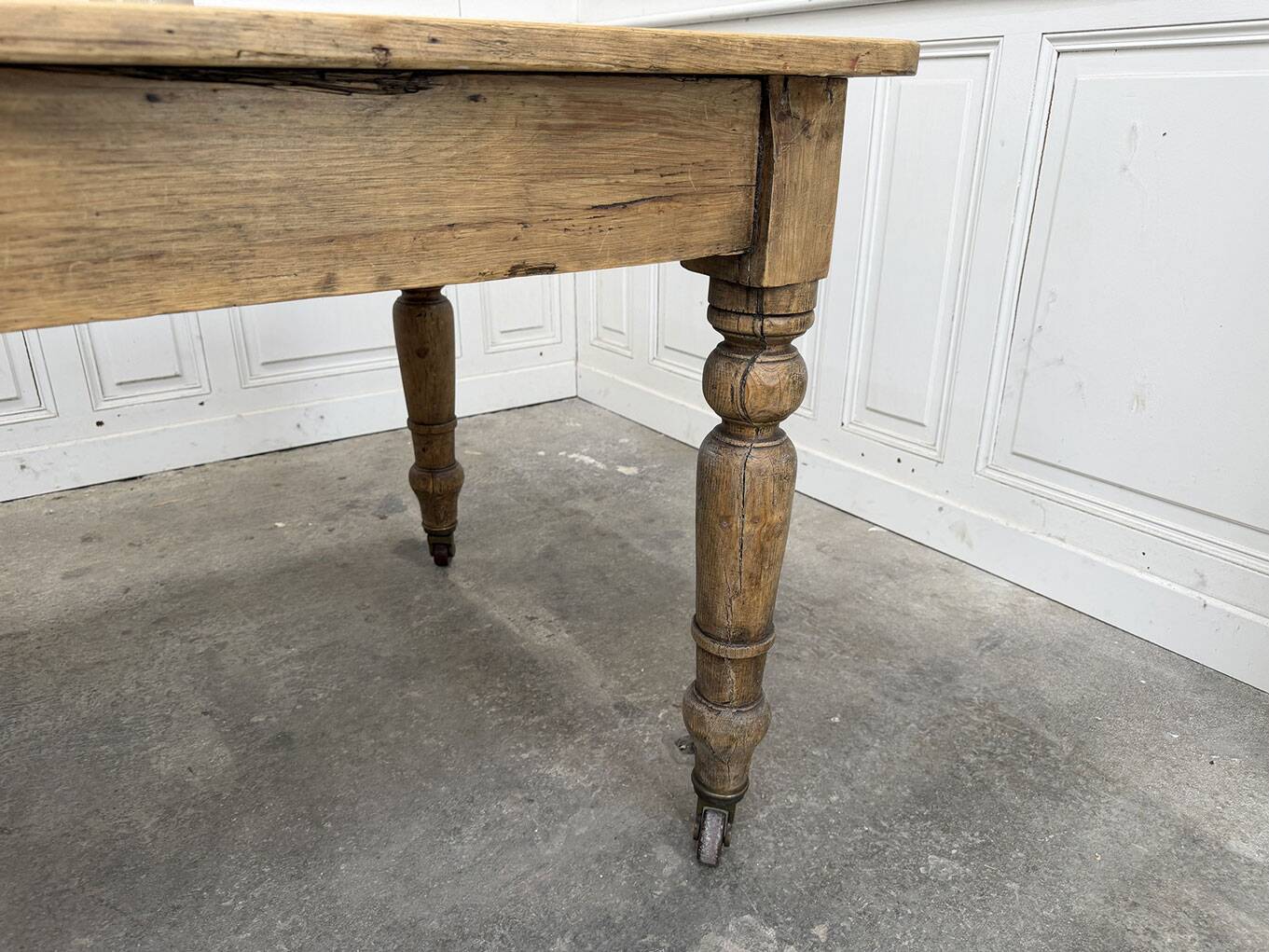 Table de travail ou drapier 1920 sur roulettes