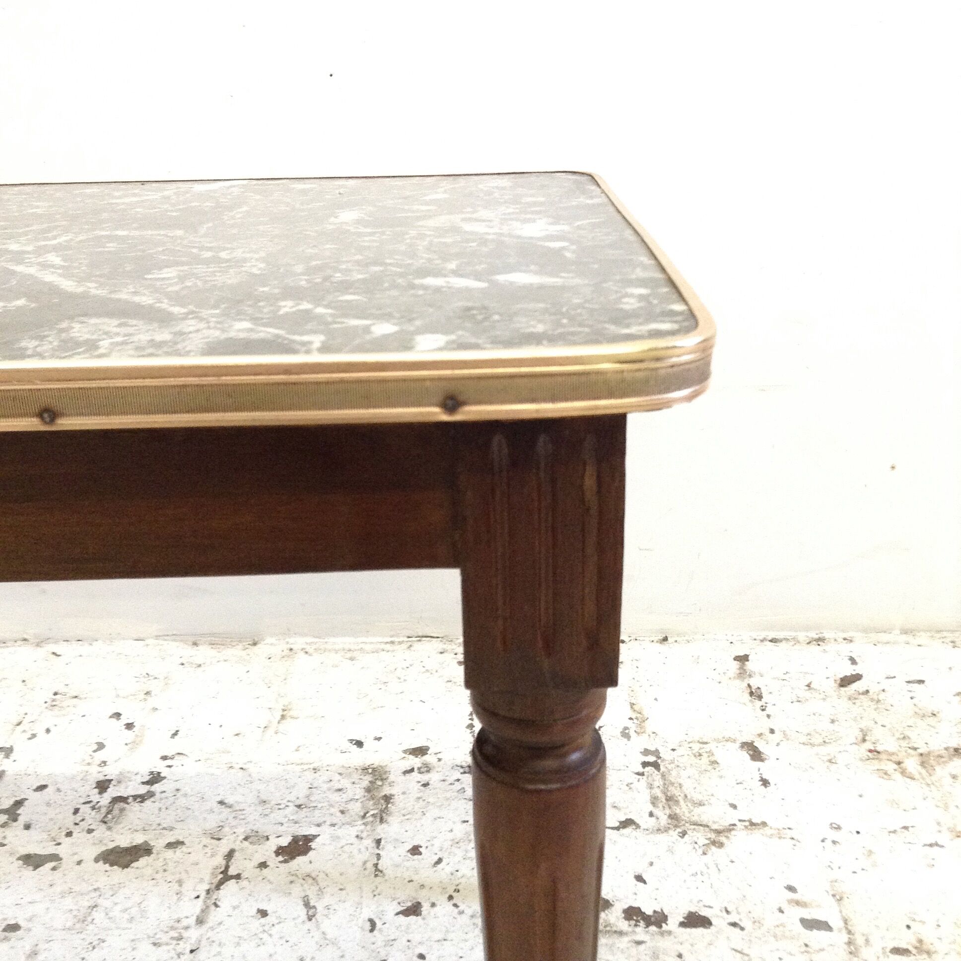 Table low wood, marble and brass