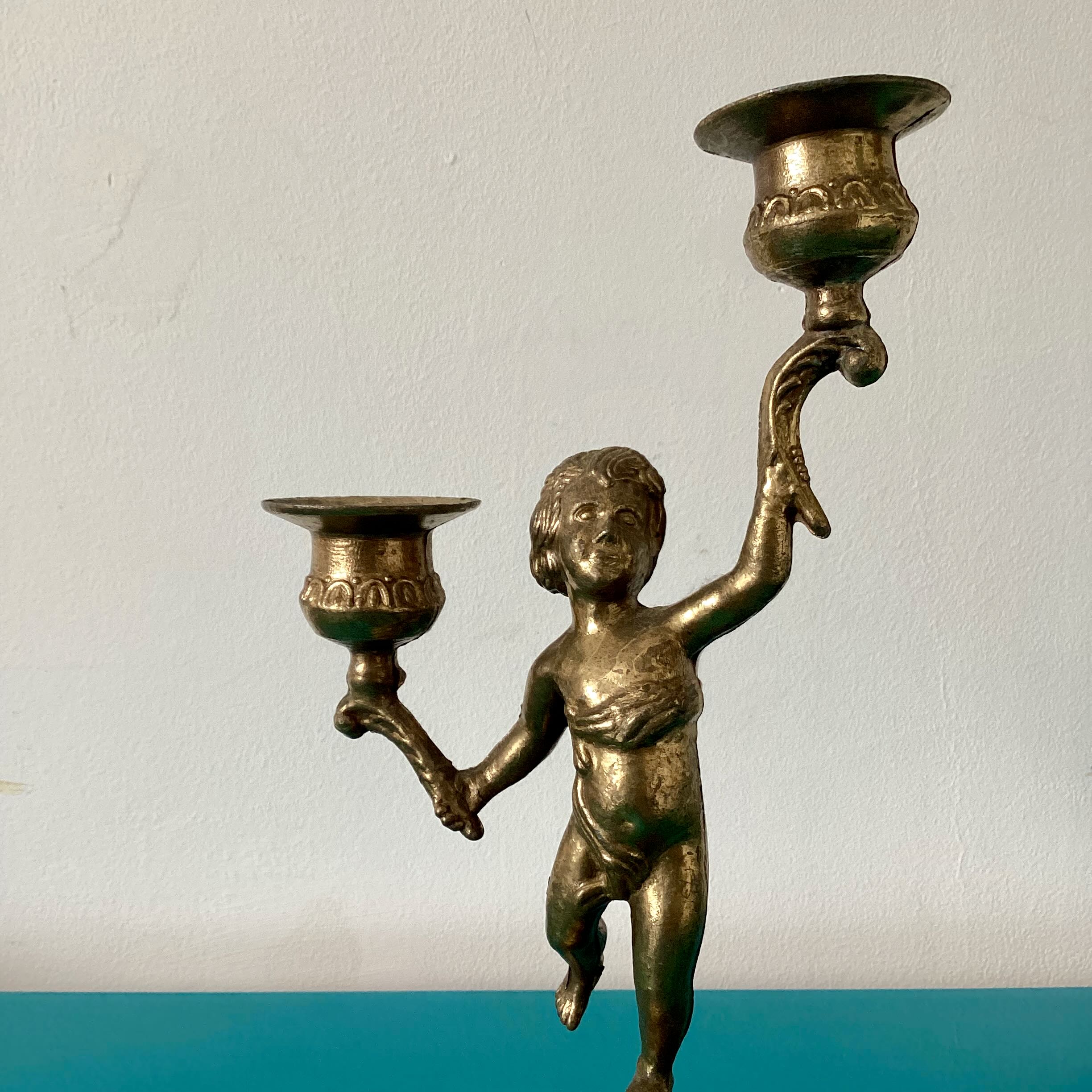 Chandelier Putti