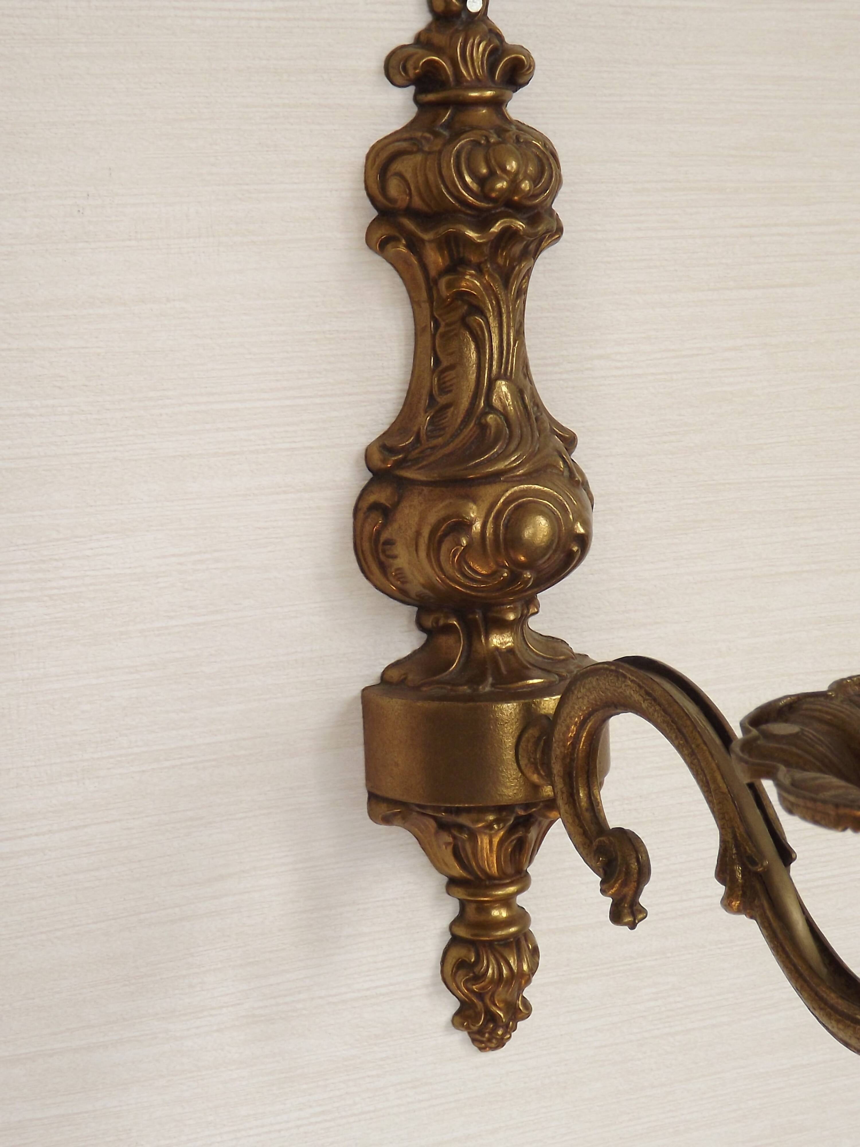 Pair Of Elegant Vintage French Traditional Style Bronze Single Wall Lights