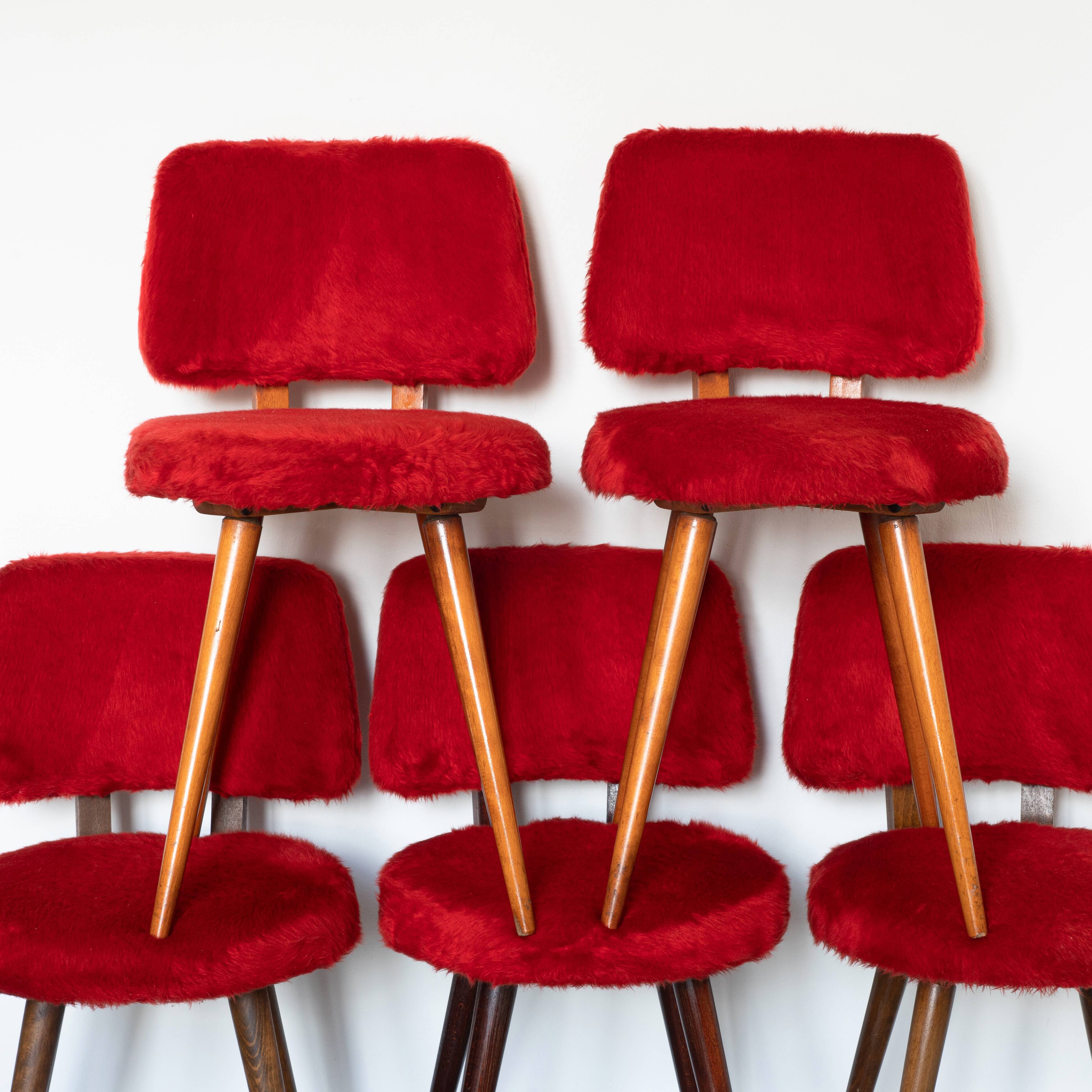 Set of 5 wooden chairs with red Pelfran moumoute