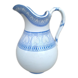 Broc a eau en porcelaine