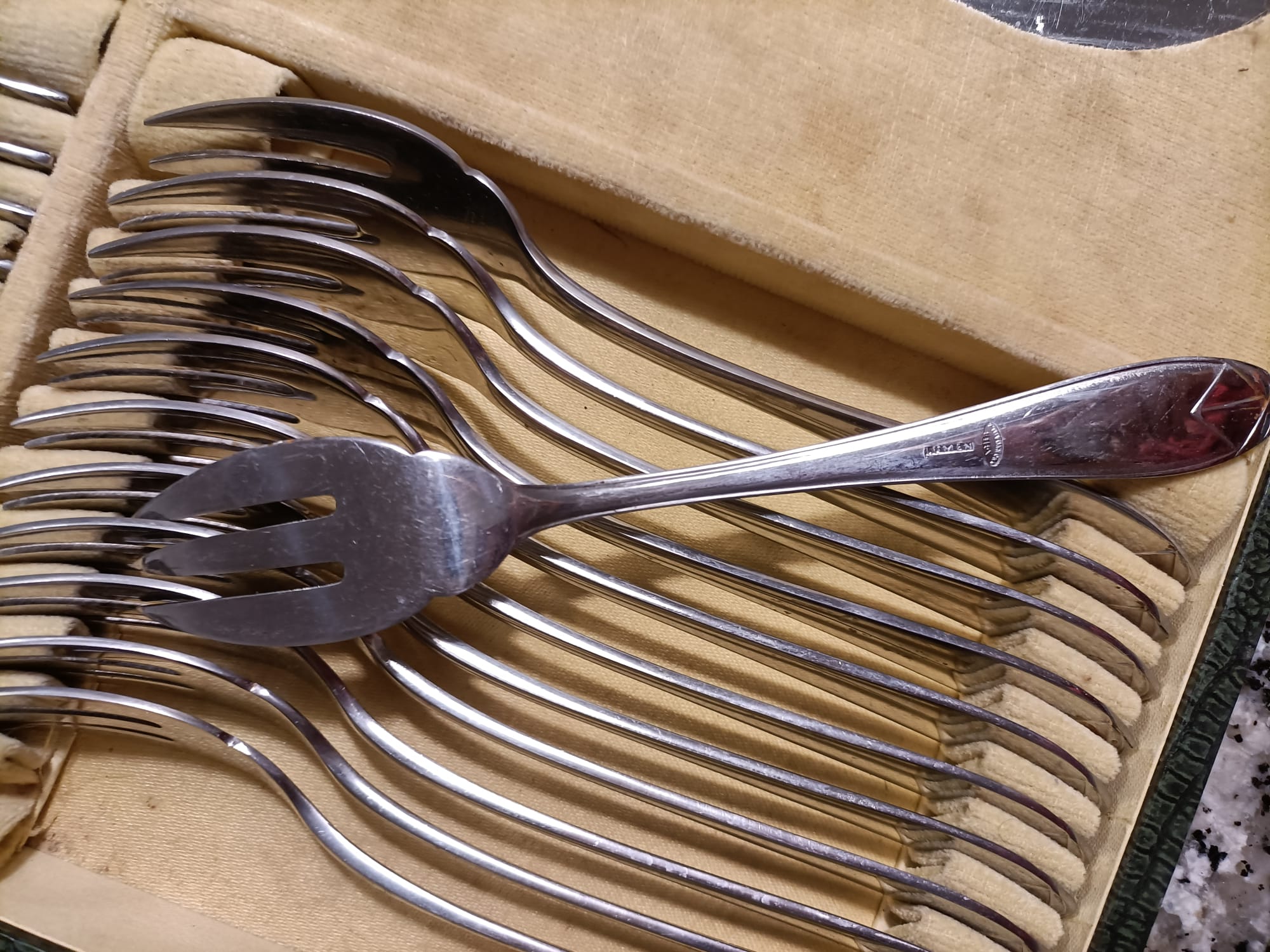 Ménagère de couverts à poisson en inox Art Déco