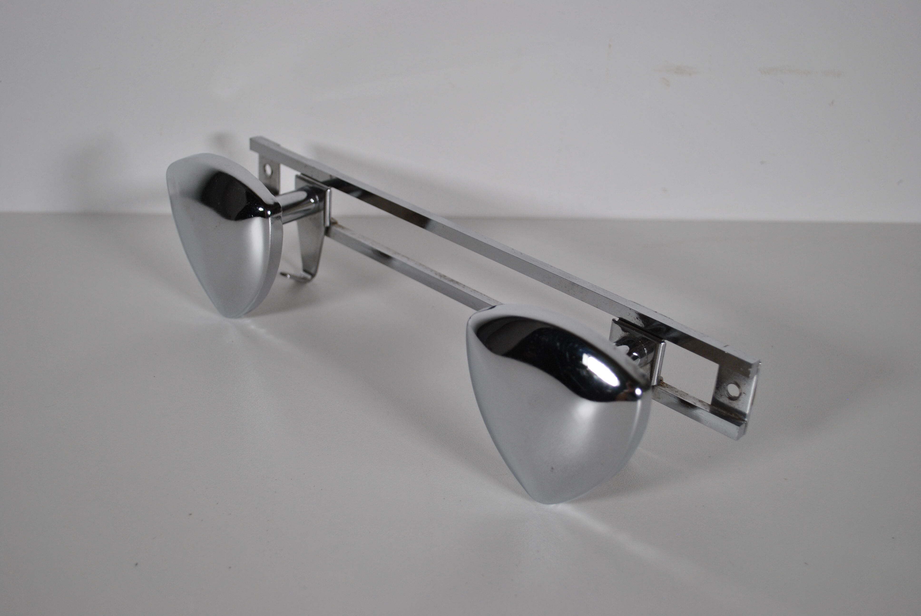 Double wall coat hook 1970