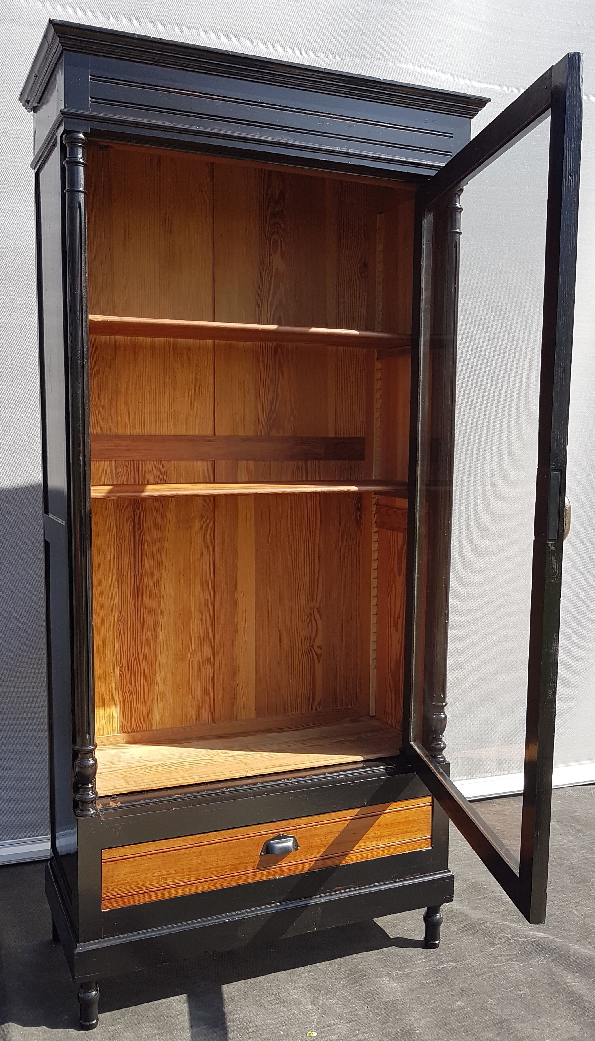 Showcase at the end of the 19th century