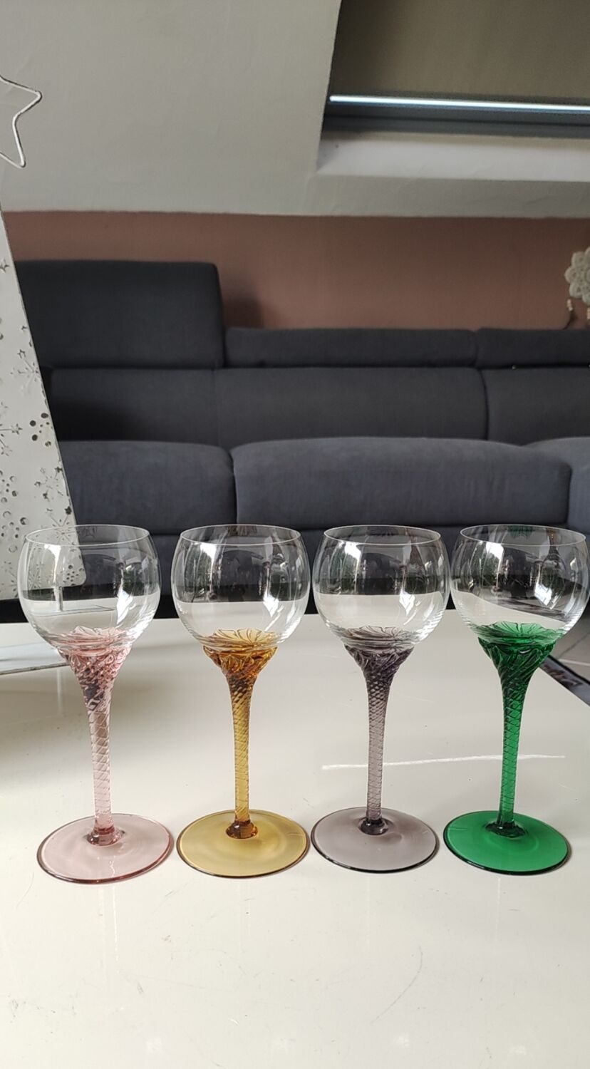 Set of 6 round stemmed glasses. Bohemian crystal. Floral twisted stem.