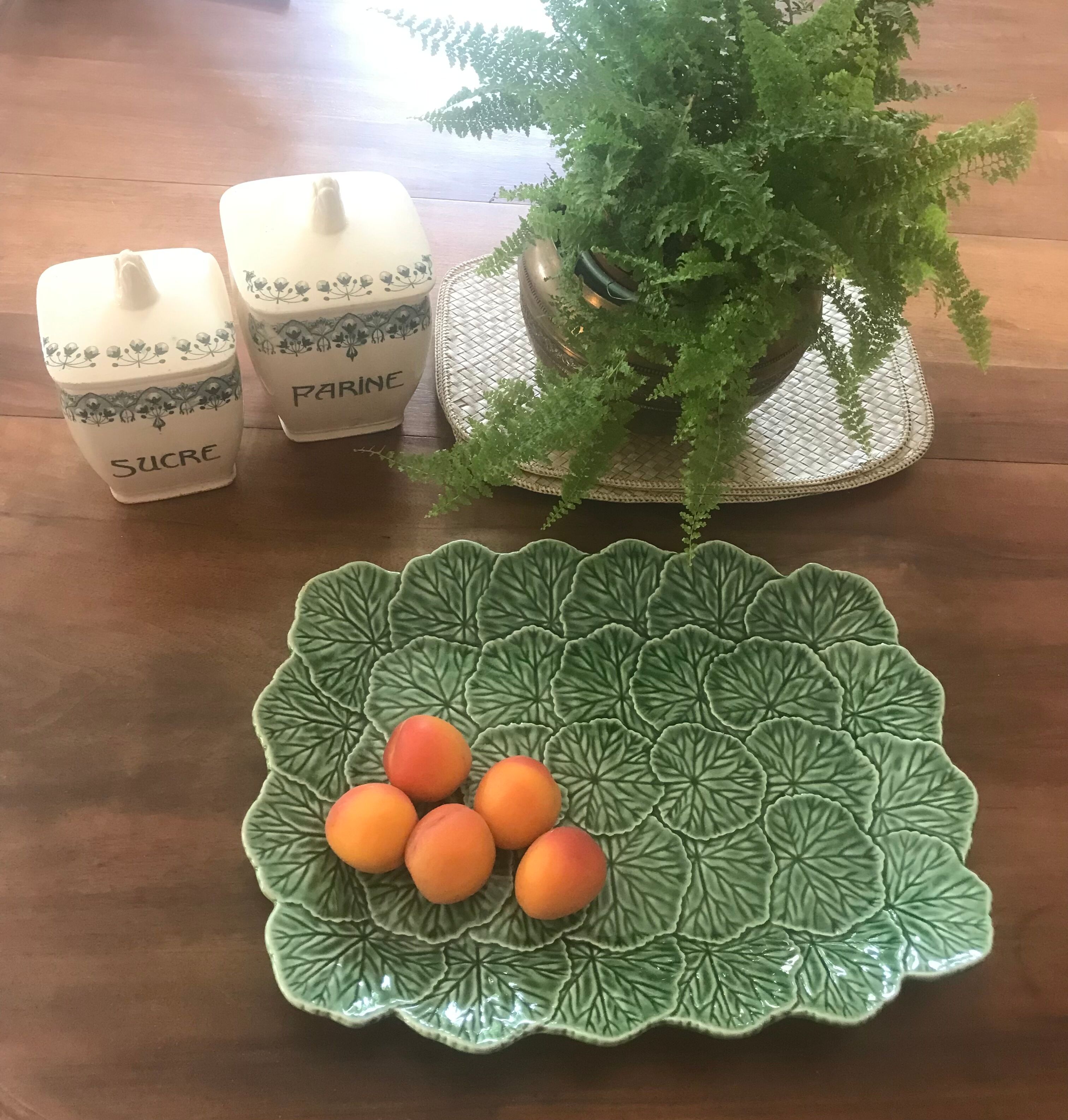 Ceramic dish Bordallo Pinheiro