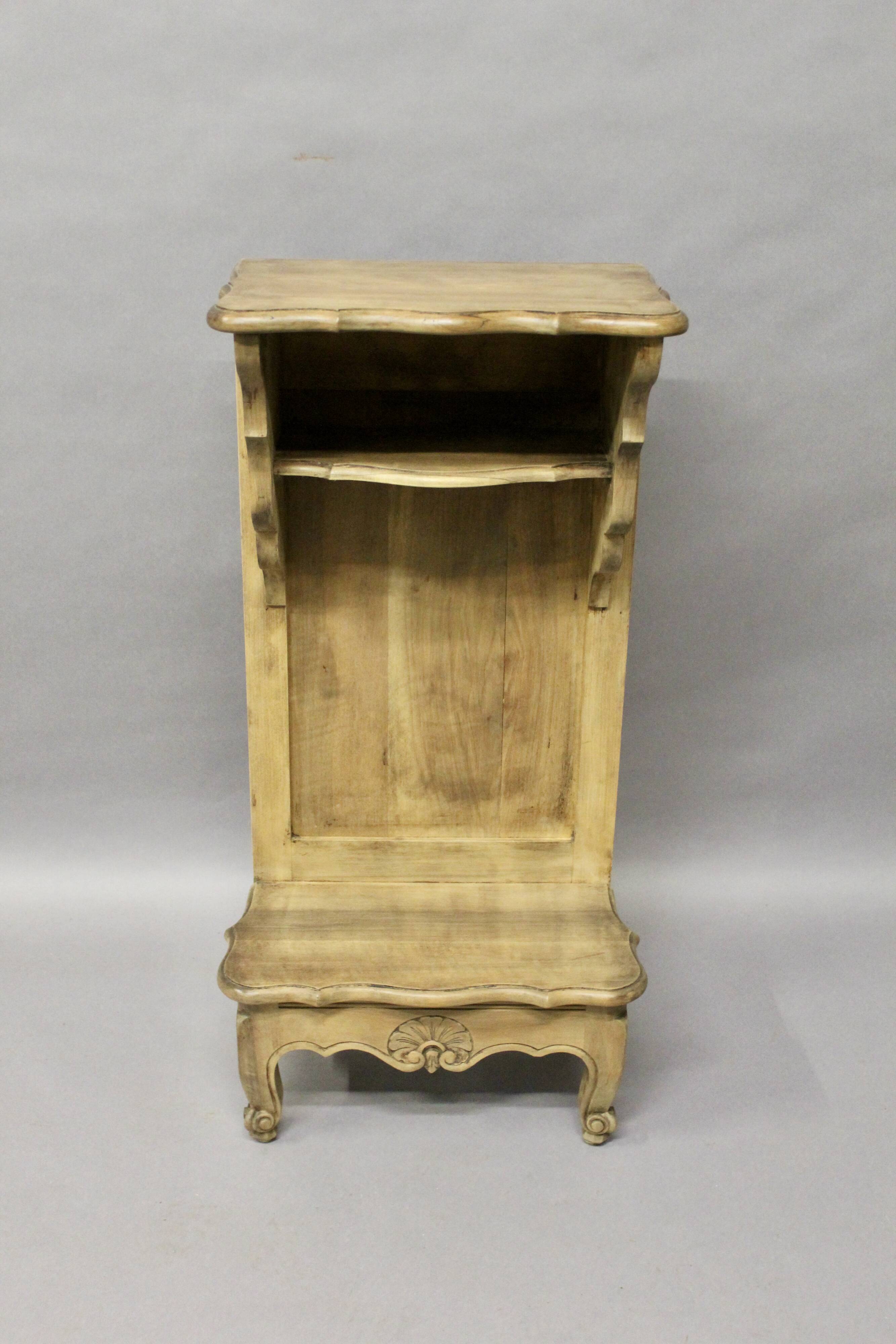 Blonde walnut stool