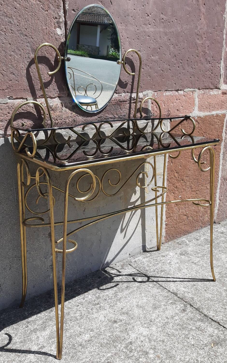 Dressing table and chair in gilded metal and opaline glass.