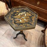 Tripod pedestal table