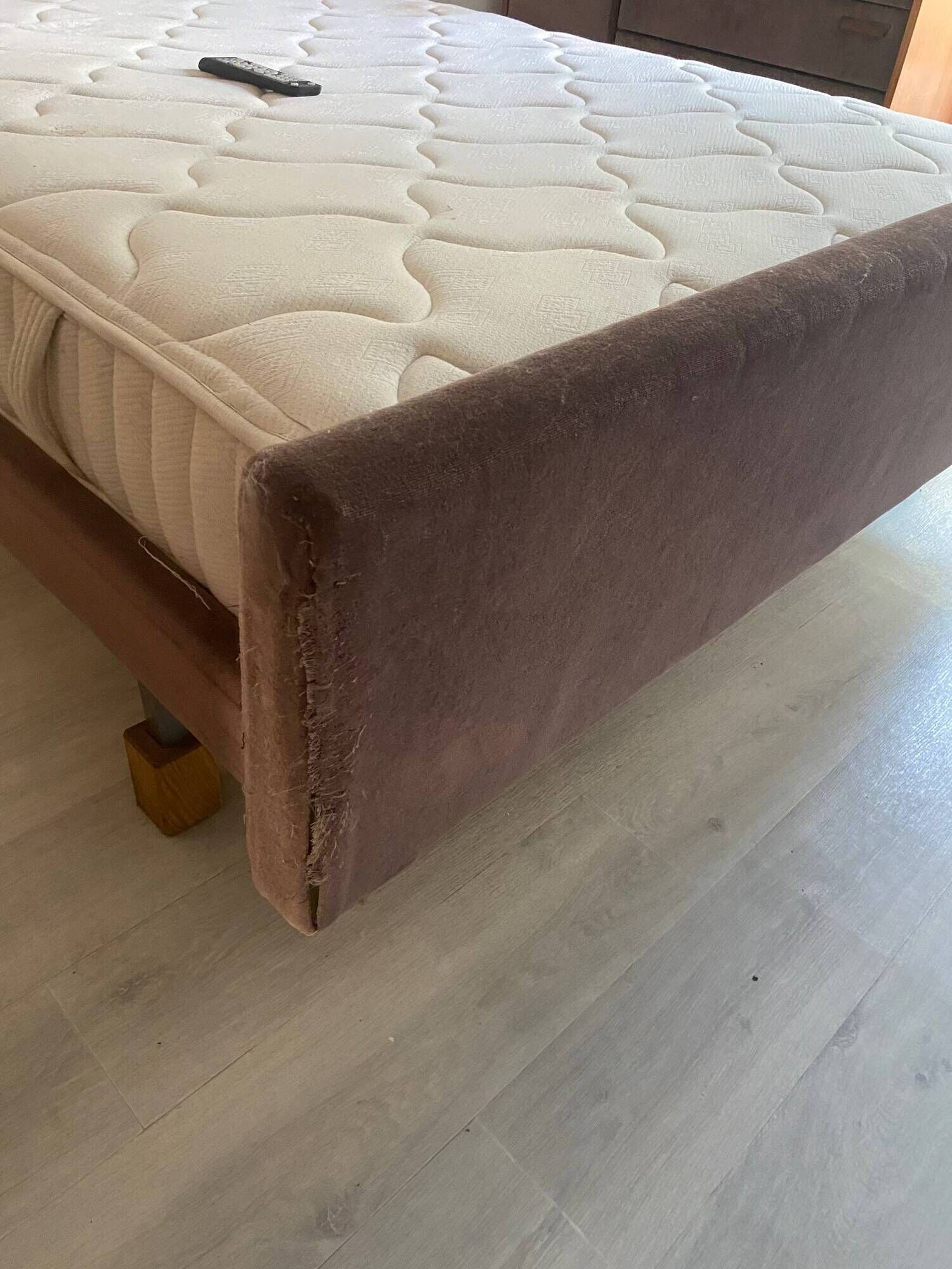 Lit Vintage Teck et velours