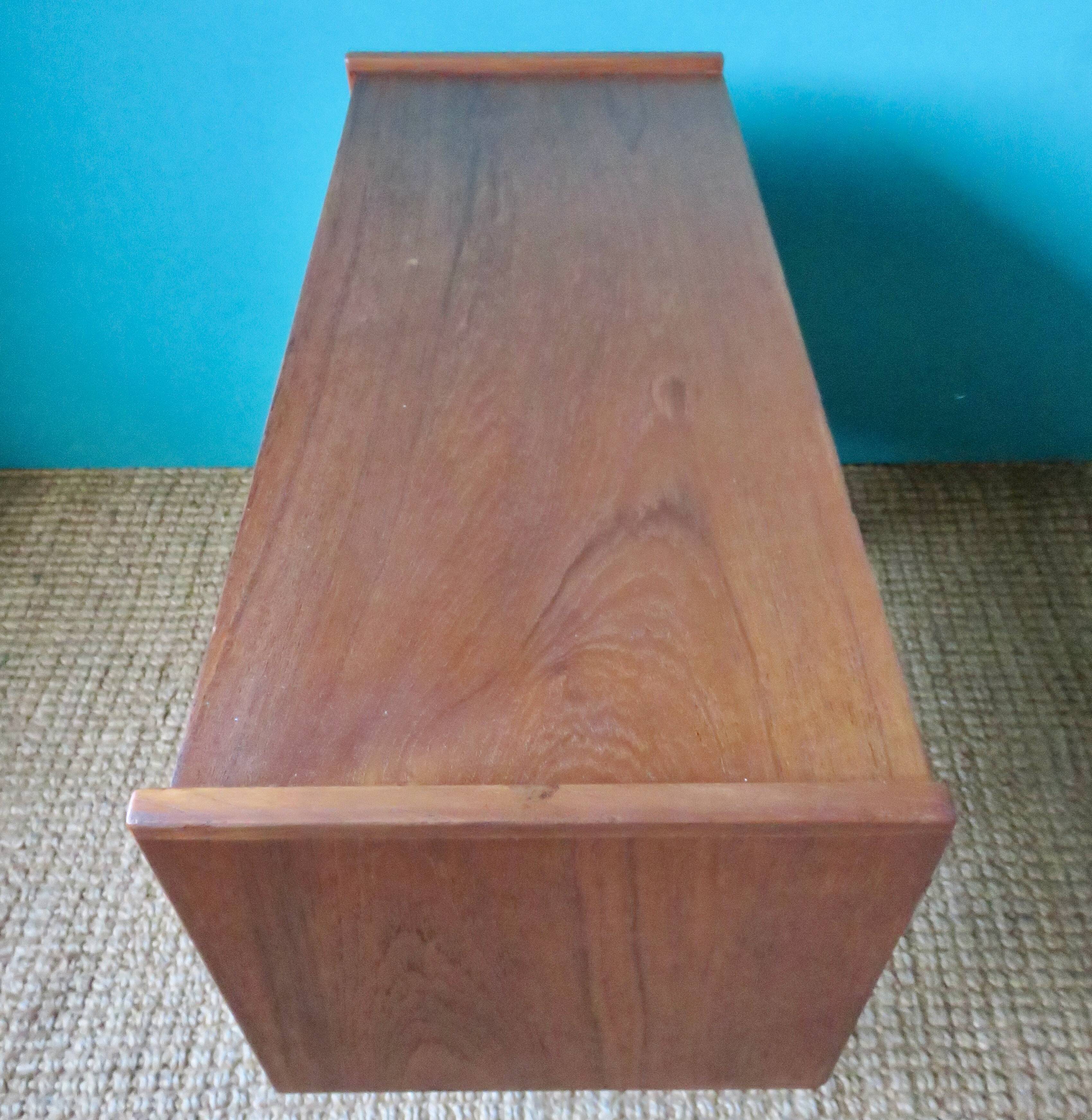 Small chest of drawers or entrance console in teak. Denmark 1960