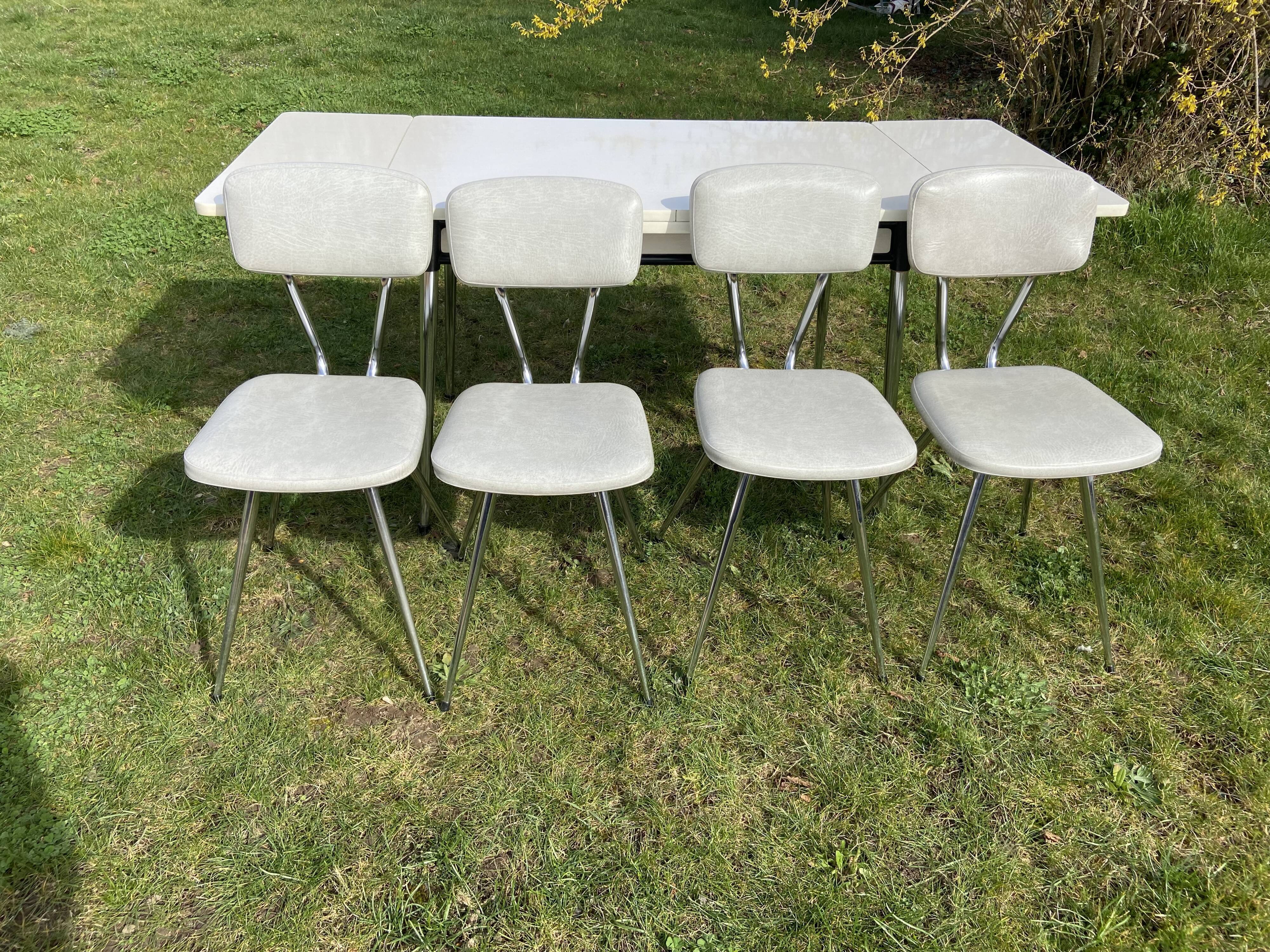 Formica table with 4 chairs