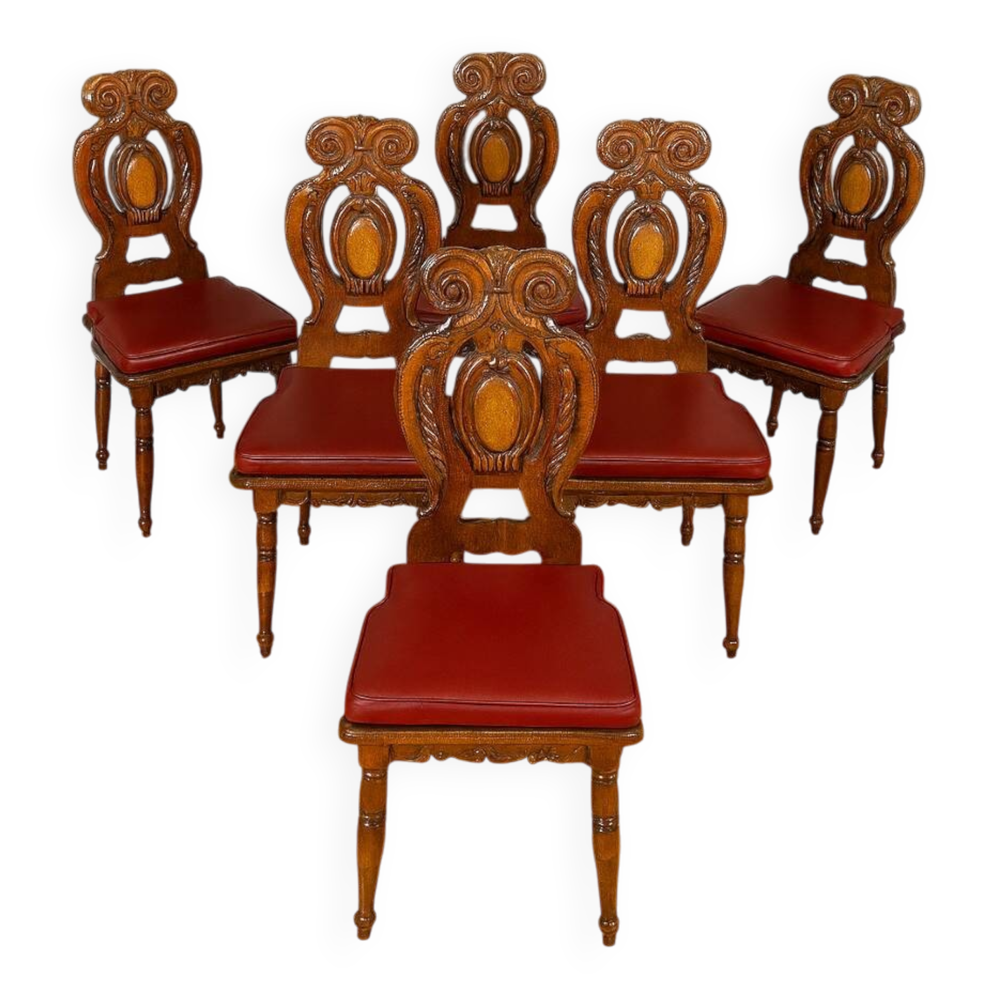 Set of 6 Italian Renaissance style chairs in solid walnut, finely carved.