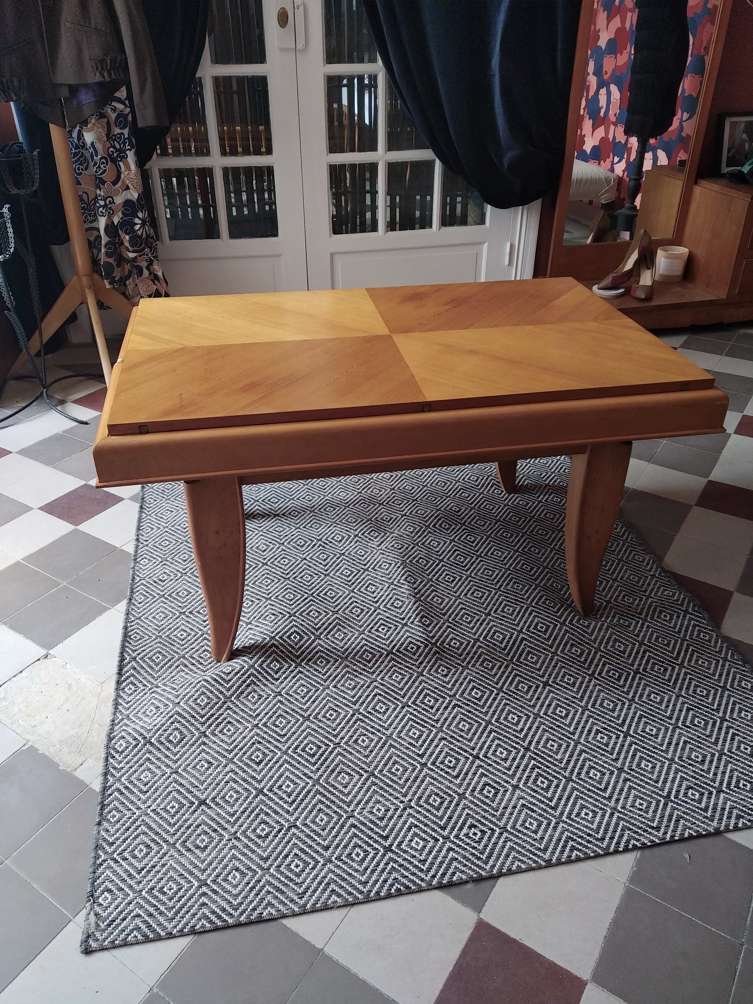 Convertible coffee table
