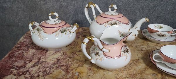 Service à thé en porcelaine, daté de la fin du XIXᵉ siècle