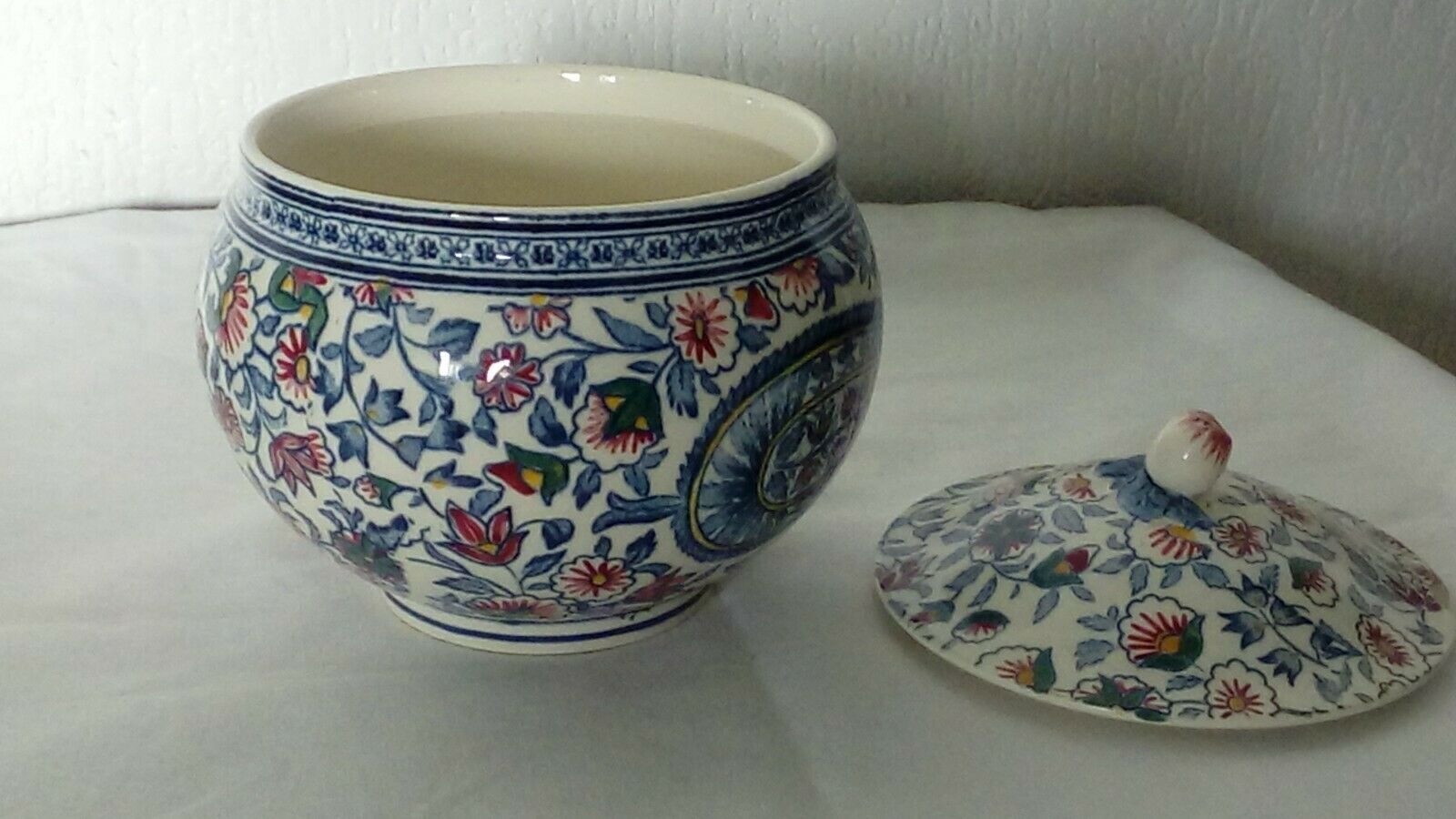 Bonbonniere en faience de gien decor cachemire