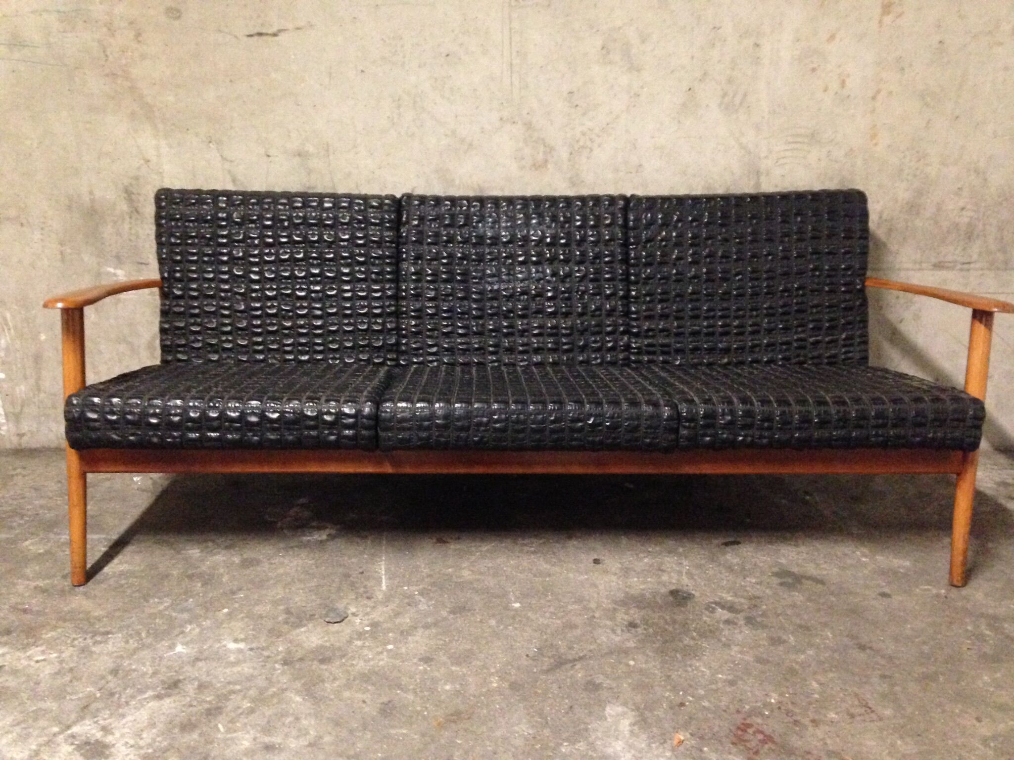 Canapé scandinave 1960 en cuir et bois