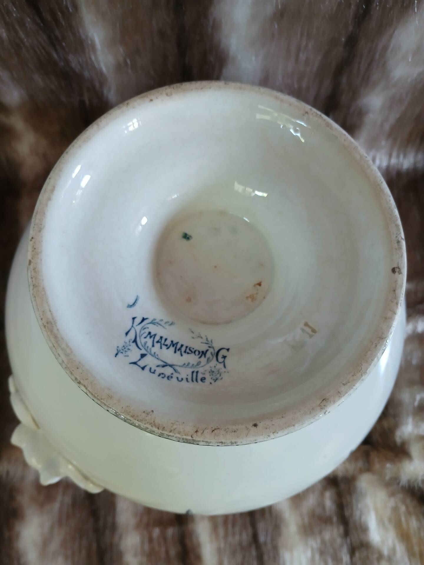 Soupière ancienne en Terre de fer