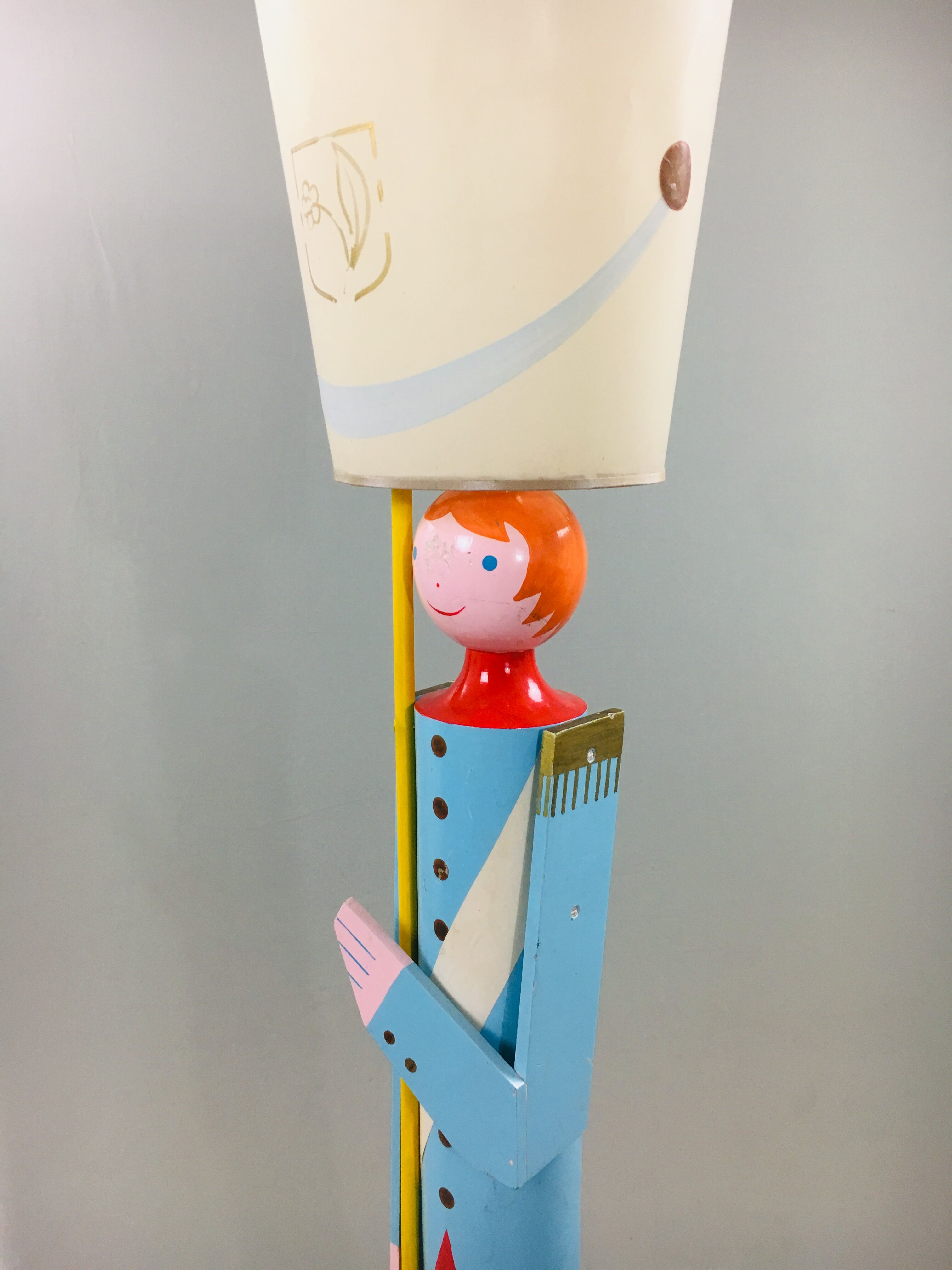 A soldier's lamppost by Suzanne Bonnichon