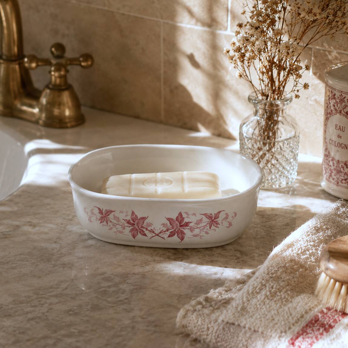 Porte-savon du XIXe siècle terre de fer signé Maestricht "Printemps"