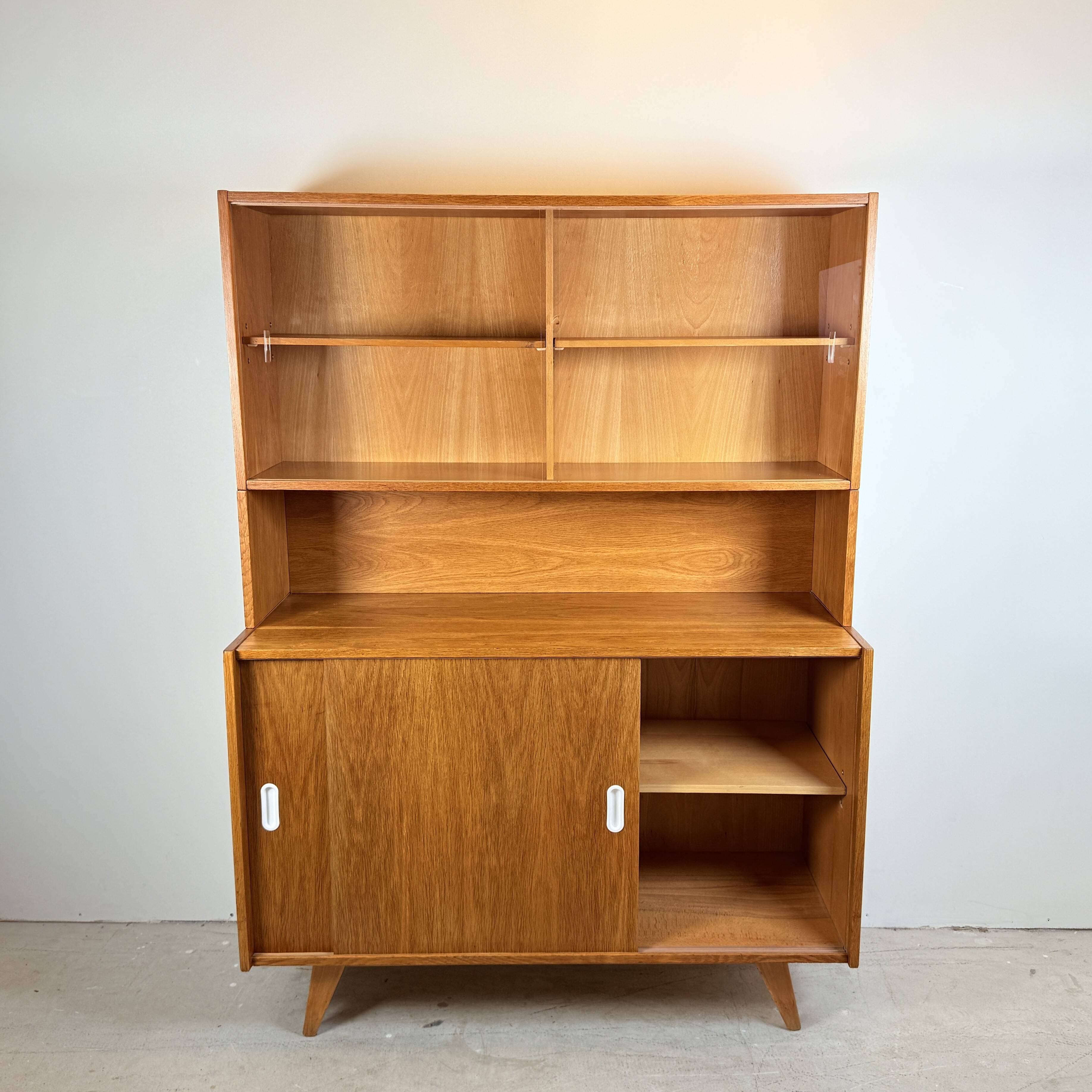Modular Highboard U452, Jiroutek