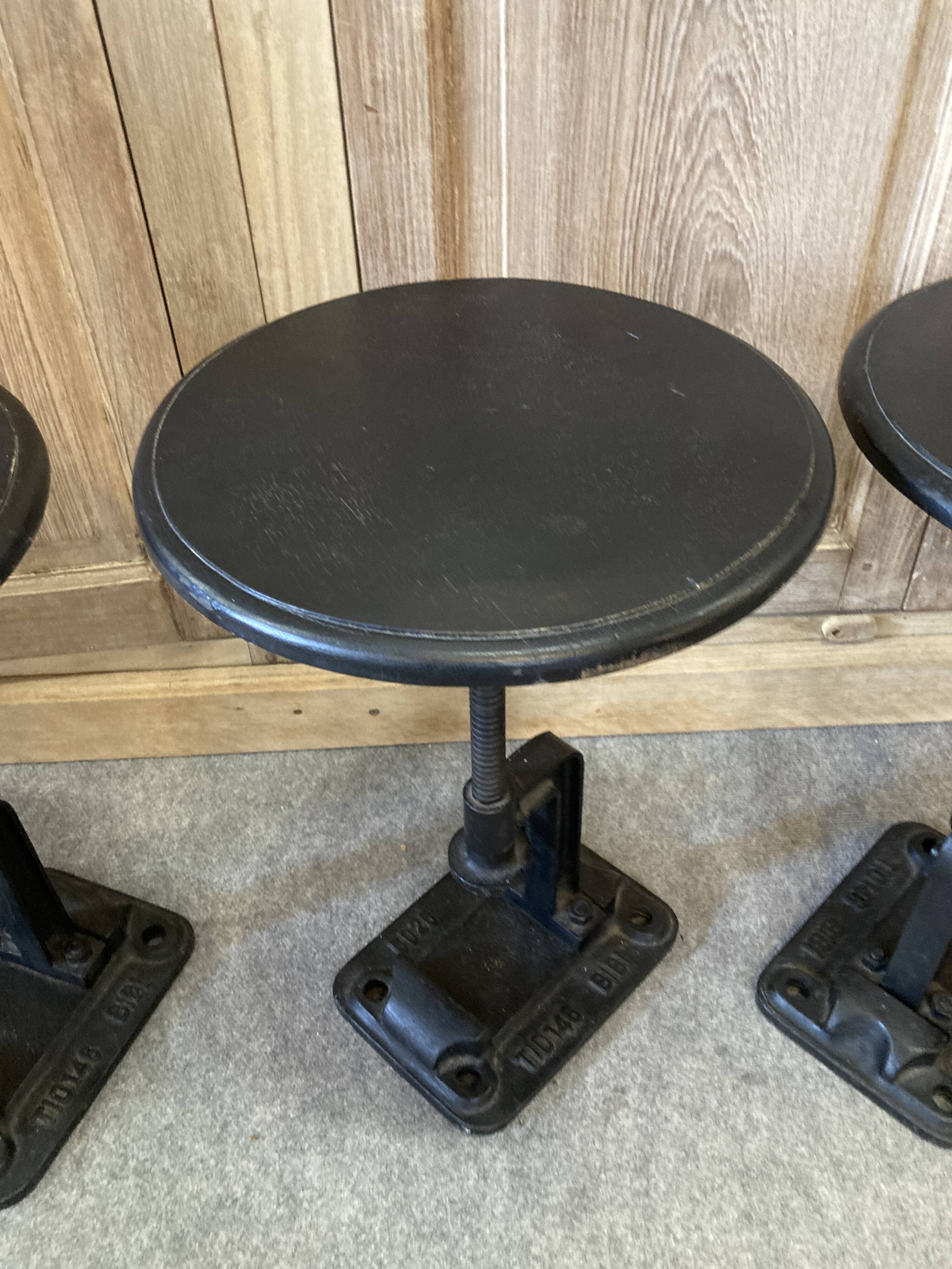 4 tabourets réglables noirs