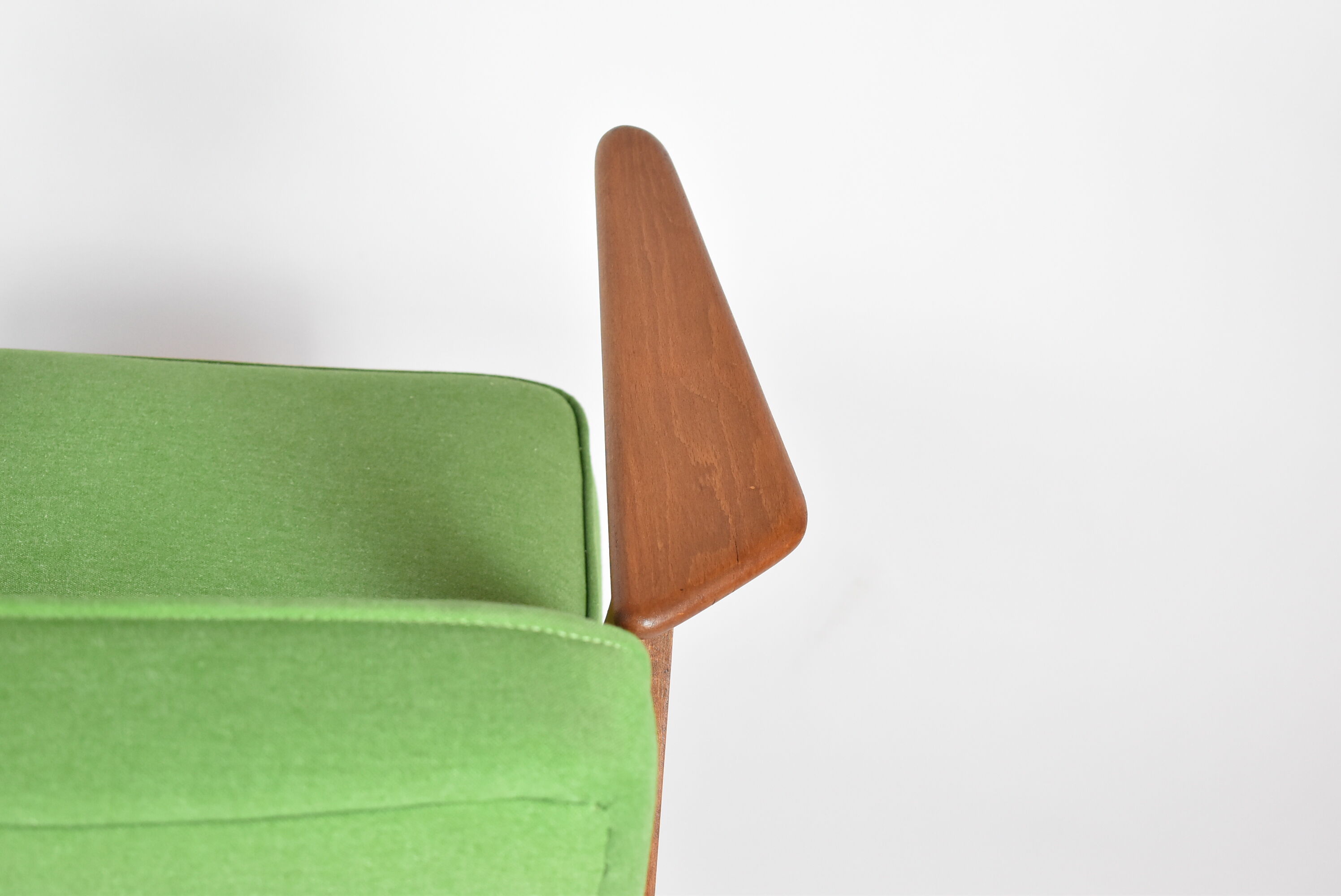 Fauteuil bunny, restauré, tissu vert, années 1960