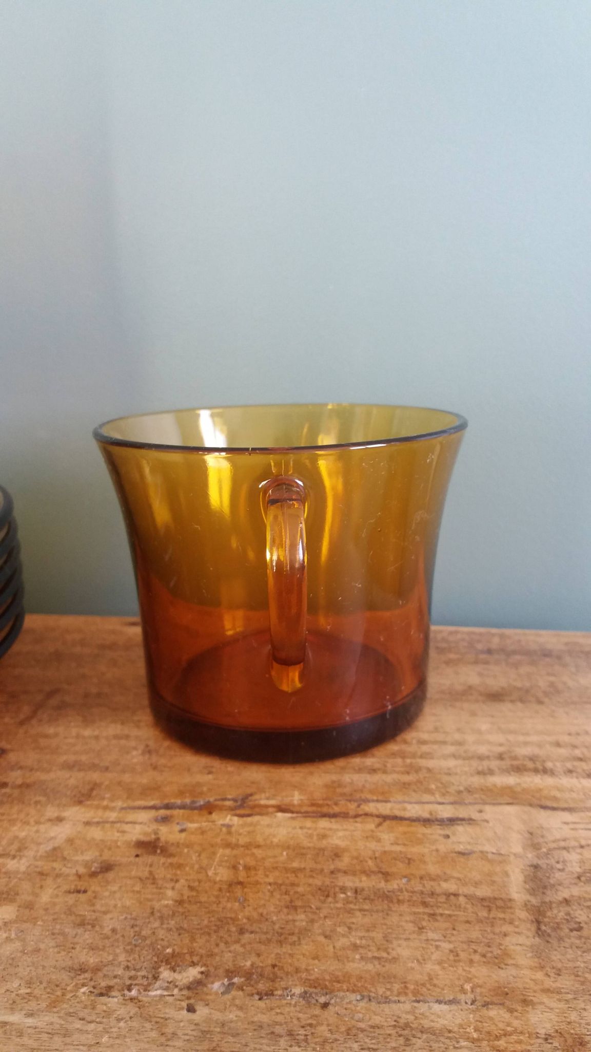 Duralex tea set, 6 large amber glass cups and saucers