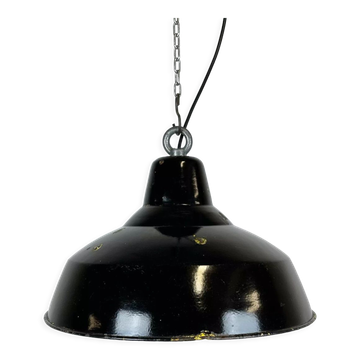 Lampe d’usine industrielle en émail noir avec dessus en fer, années 1960